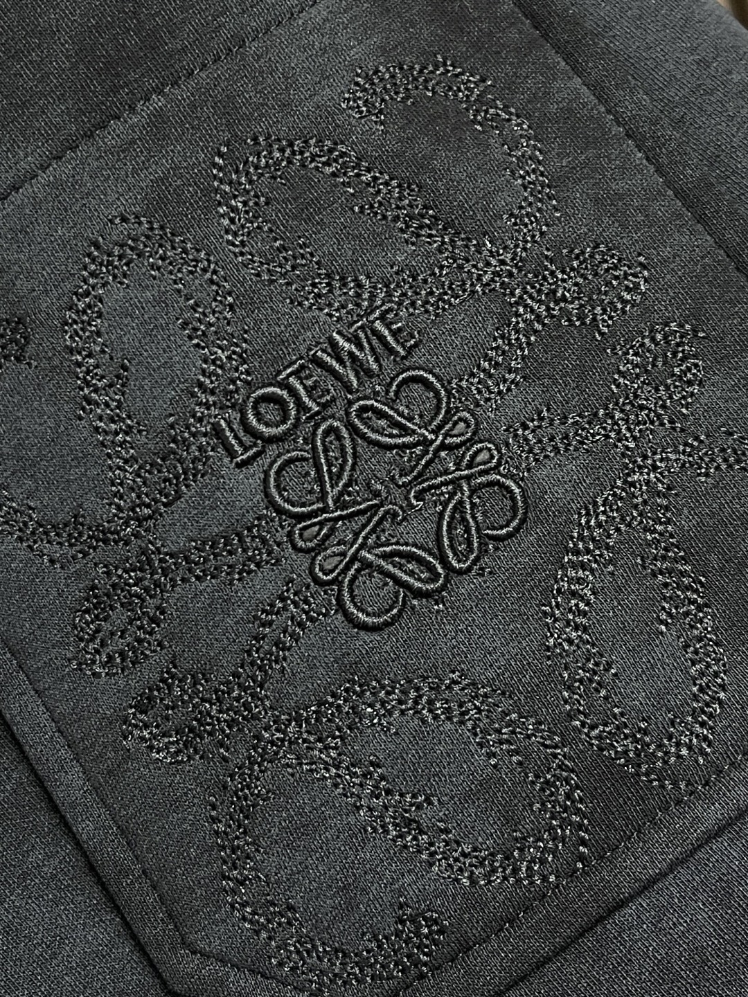 🛒🛒LOEWE 罗意威刺绣直筒长裤，成衣洗水后克重约420克，质感厚实挺括耐磨且具复古韵味；3D立体刺绣