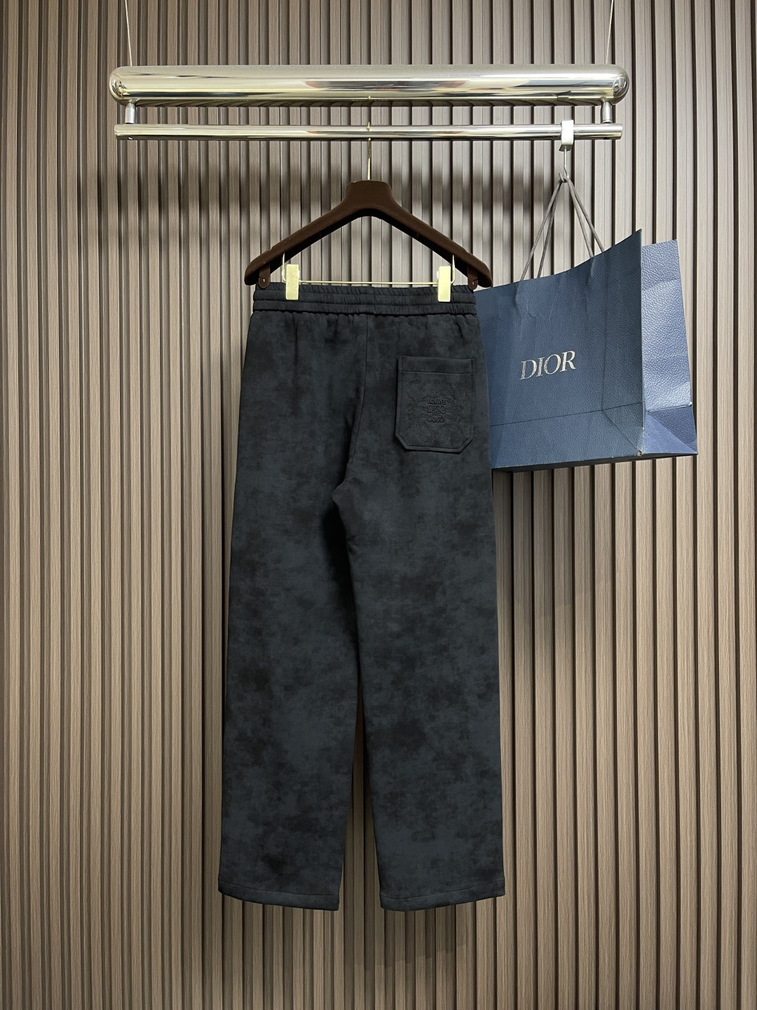 🛒🛒LOEWE 罗意威刺绣直筒长裤，成衣洗水后克重约420克，质感厚实挺括耐磨且具复古韵味；3D立体刺绣