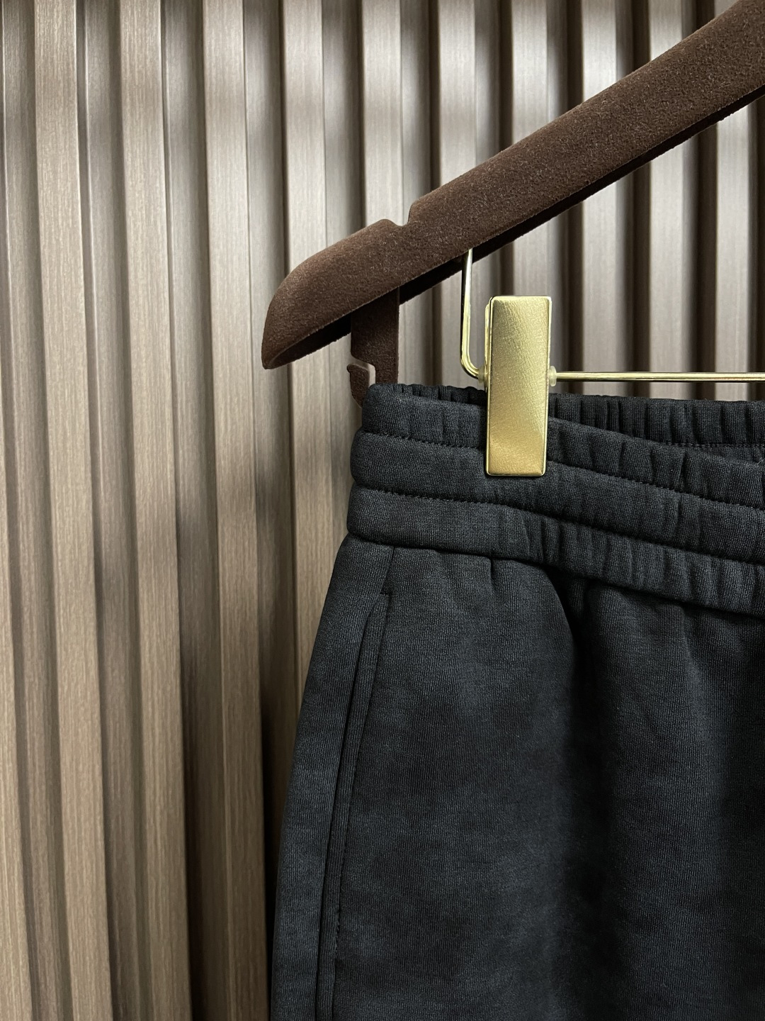 🛒🛒LOEWE 罗意威刺绣直筒长裤，成衣洗水后克重约420克，质感厚实挺括耐磨且具复古韵味；3D立体刺绣