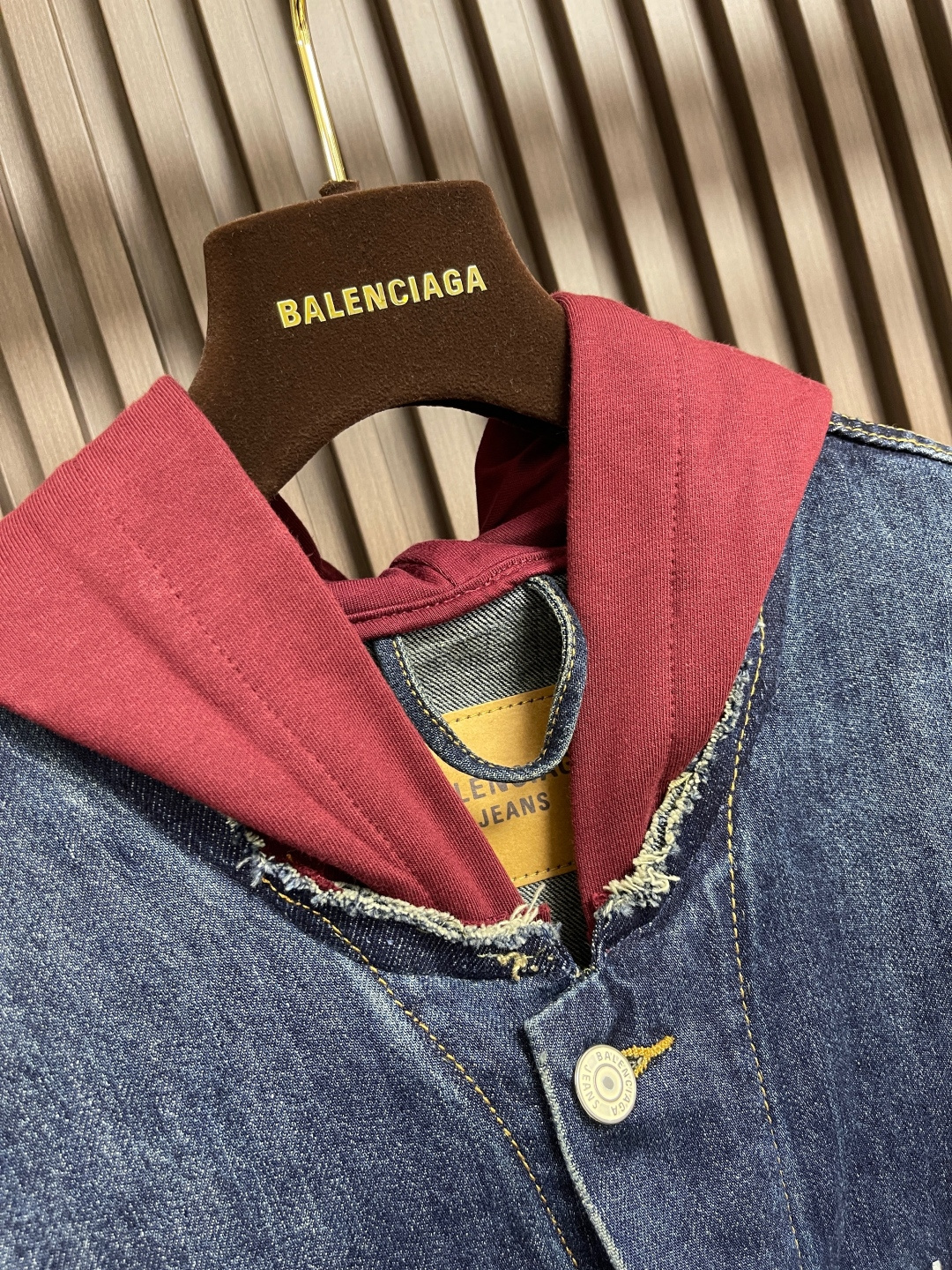 🛒🛒balenciaga 双环字母刺绣牛仔连帽外套 定制雾蓝锁纹纯棉牛仔料 以及赤焰磨绒卫衣料采用进口机
