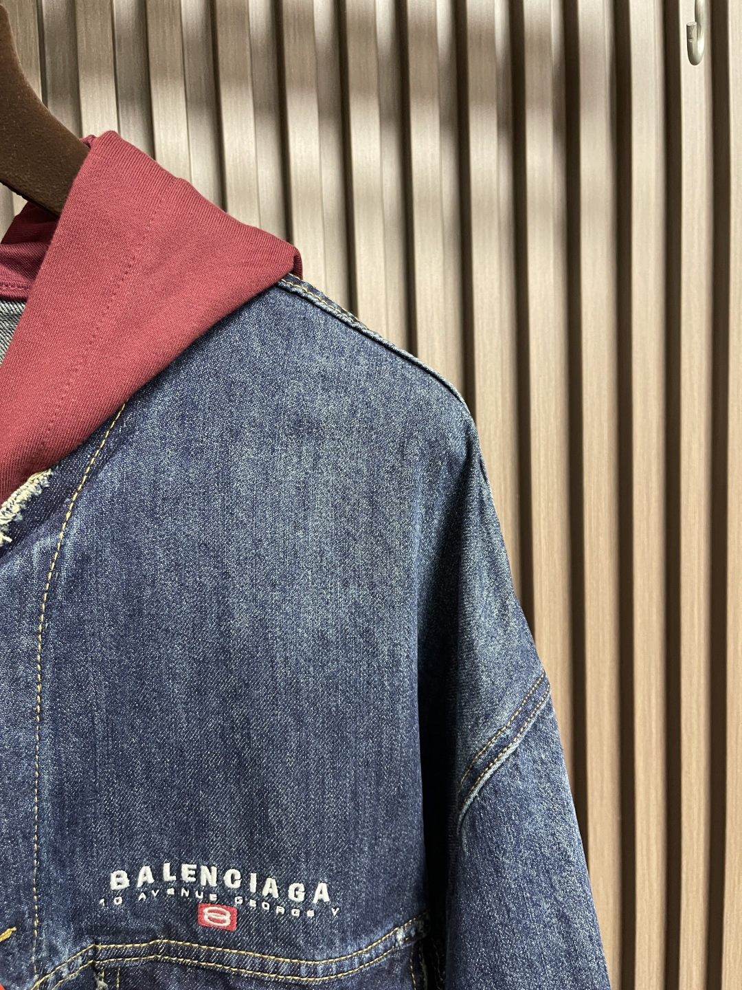 🛒🛒balenciaga 双环字母刺绣牛仔连帽外套 定制雾蓝锁纹纯棉牛仔料 以及赤焰磨绒卫衣料采用进口机