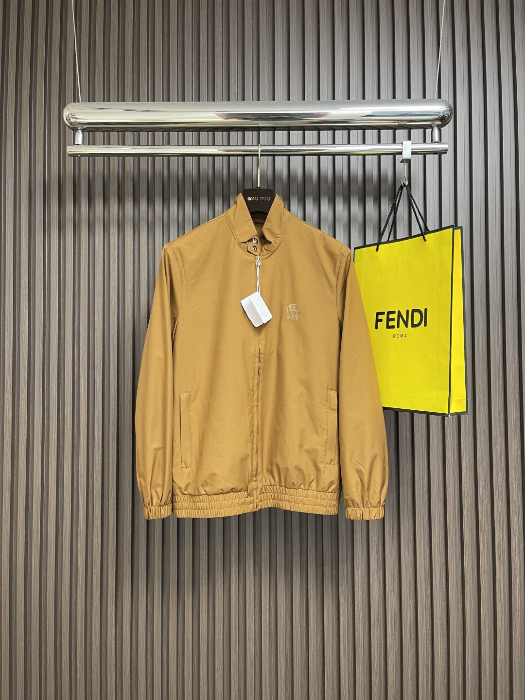 NO:563644,BC 2025ss early autumn new jacket, accessories are all original custom-made, advanced custom-made imported fabrics, extracted from natural plant fibers, lighter and thinner than ordinary cotton fabrics, soft to the touch, comfortable to wear, not easy to irritate the skin at all, fabrics are hygroscopic and breathable, size M-3XL,,jackets & coats,jackets & coats,alexander wang19860909BC 2025ss早秋新款夹克外套,辅料全部原版定制出品,高级定制进口面料,以天然植物纤维提炼出来,比一般棉织物轻薄 手感柔软,穿着舒适 完全不易有刺激皮肤 面料吸湿性、透气性良好 尺码M-3XL,,jackets & coats,jackets & coats,alexander wang,Men's clothing