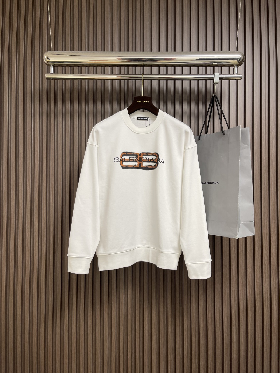 NO:571284,Balenciaga Balenciaga printed round neck terry long-sleeved T-shirt, matching fabric 400g terry high weight 100% pure cotton, pre-shrunk 1x1 double yarn wash in advance, same style for men and women. Sizes S-XXL,,balenciaga,balenciaga,tees,t-shirt,alexander wang19860909Balenciaga 巴黎世家印花圆领毛圈长袖T恤,对版面料400克毛圈高克重百分百纯棉,提前做过预缩水1x1双纱洗, 男女同款.尺码S-XXL,,balenciaga,balenciaga,tees，t-shirt,alexander wang,Men's clothing