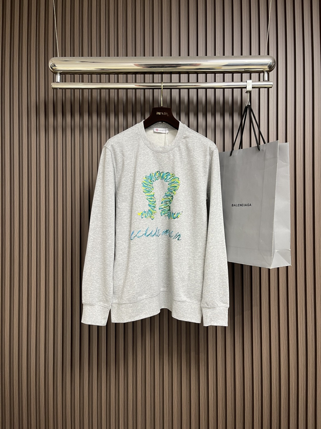 NO:656773,lululemon's new printed round neck long-sleeved T-shirt!  320g high weight 32 double yarn pure cotton fabric, wide version, the patterns are printed and full of design, the same style for men and women, versatile and easy to wear. Sizes M-XXL, tees, t-shirt, alexander wang19860909lululemon 新款印花圆领长袖t恤！320克高克重32双纱纯棉面料,版型阔版,图案都做了印花图案设计感十足,男女同款 百搭又好穿.尺码M-XXL,,tees，t-shirt,alexander wang,Men's clothing