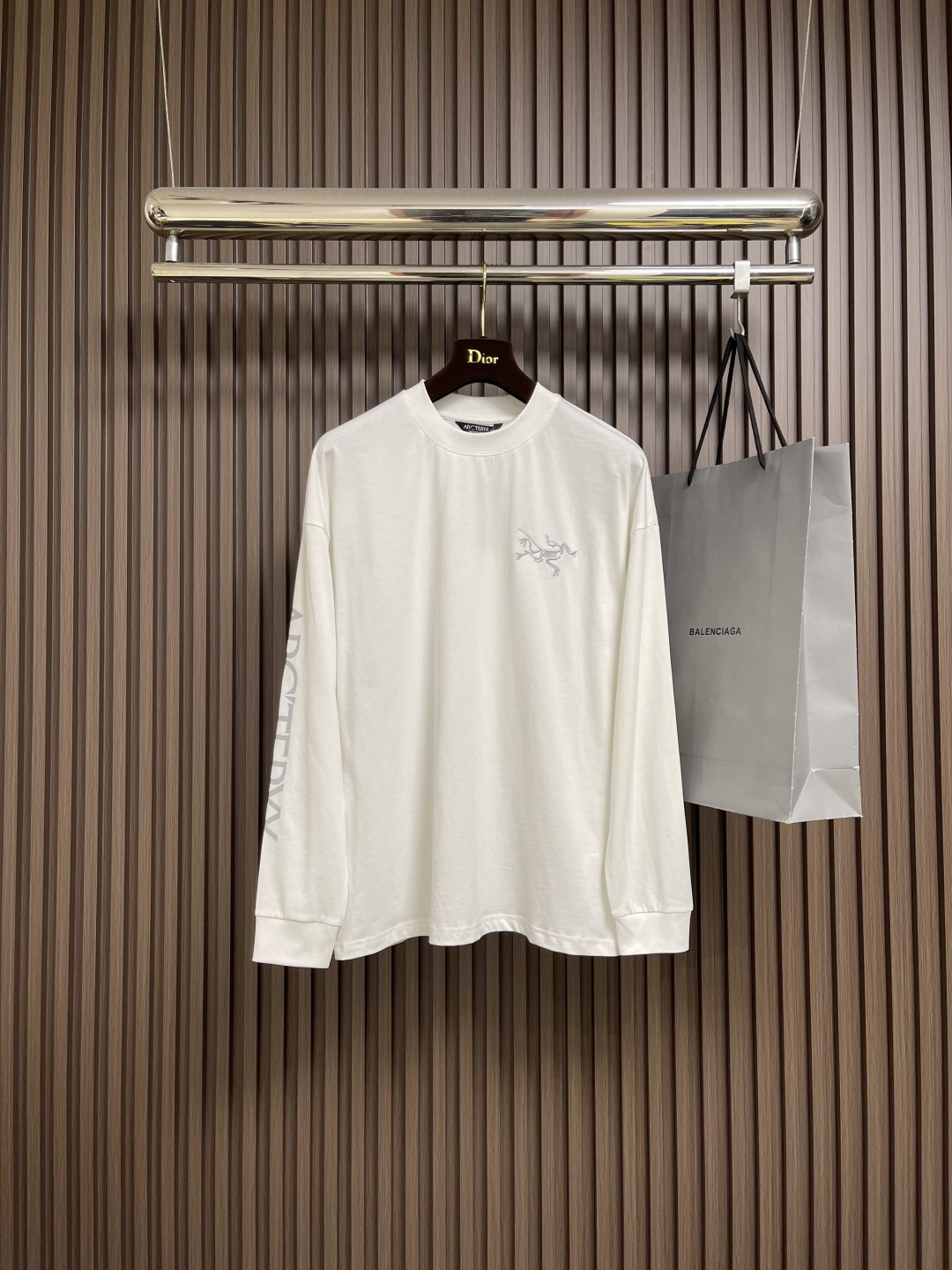 NO:567753,ARCTERYC 2025FW early autumn new long-sleeved T-shirt, an indispensable base long-sleeved shirt, this is the one your wardrobe lacks, it is so comfortable, it is really easy to wear, it is super comfortable against the body!  !  Can be worn under anything, the fabric is customized to 280 grams of pure cotton, and the accessories are customized to restore the quality!  Size M-3XL,arc'teryx,tees,t-shirt,alexander wang19860909ARCTERYC 始祖鸟 2025FW早秋新款长袖T恤,必不可少的打底长袖衫,这就是你衣柜缺的那件,舒服的它真的太好穿了,贴身超级舒适！！可以穿在一切的里边,面料定制280克纯棉,定制辅料还原度！尺码M-3XL,arc'teryx,tees，t-shirt,alexander wang,Men's clothing