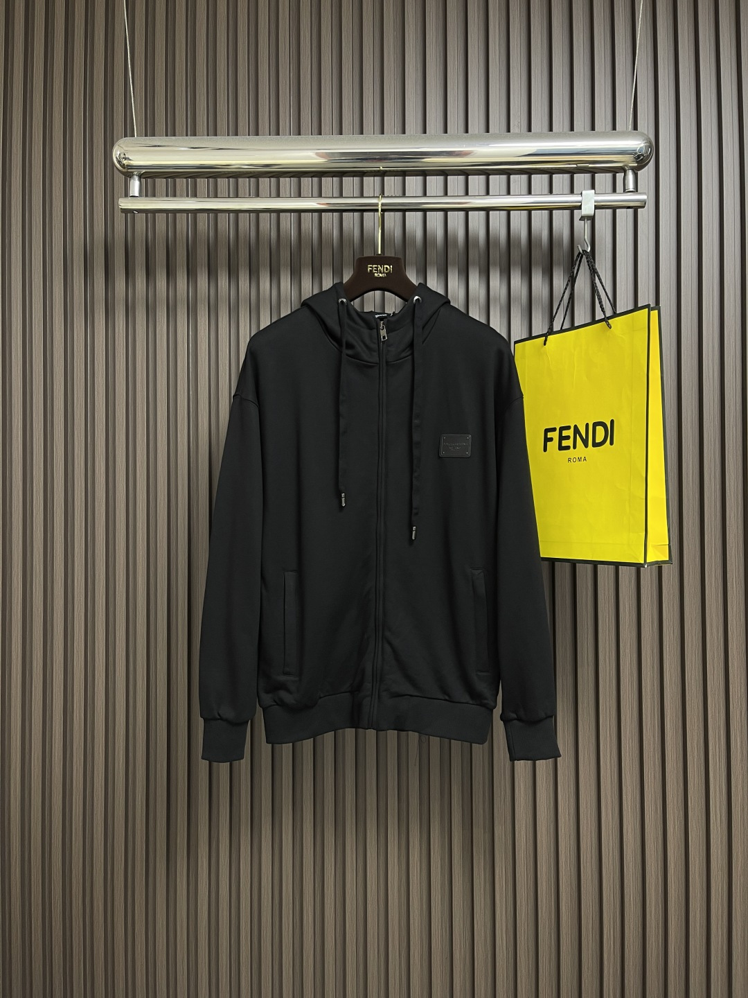 NO:569788,Dolce&Gabbana DG 2025ss new autumn and winter hooded sweatshirt, letter logo hardware logo, 420g pure cotton custom fabric, loose fit, top quality, good-looking and timeless, same style for men and women, size 44-54 M-4XL 44/M, back center length 67, shoulder width 56.5, bust 106 46/L, back center length 69, shoulder width 58, bust 110 48/XL  Back center length 71, shoulder width 59.5, bust 114 50/2XL back center length 73, shoulder width 61, bust 118 52/3XL back center length 75, shoulder width 62.5, bust 122 54/4XL back center length 77, shoulder width 64   Bust 126,,Dolce&Gabbana,hoodie,sweatshirts,hats,alexander wang19860909Dolce&Gabbana DG 2025ss秋冬新款连帽卫衣,字母logo五金标识420g纯棉定制面料宽松版型 顶级品质 好看永不过时 男女同款 尺码44-54 M-4XL 44/M 后中衣长67肩宽56.5 胸围106 46/L后中衣长69肩宽58胸围110 48/XL 后中衣长71 肩宽59.5 胸围114 50/2XL后中衣长73肩宽61 胸围118 52/3XL后中衣长75肩宽62.5 胸围122 54/4XL后中衣长77肩宽64 胸围126,,Dolce&Gabbana,hoodie,sweatshirts,hats,alexander wang,Men's clothing