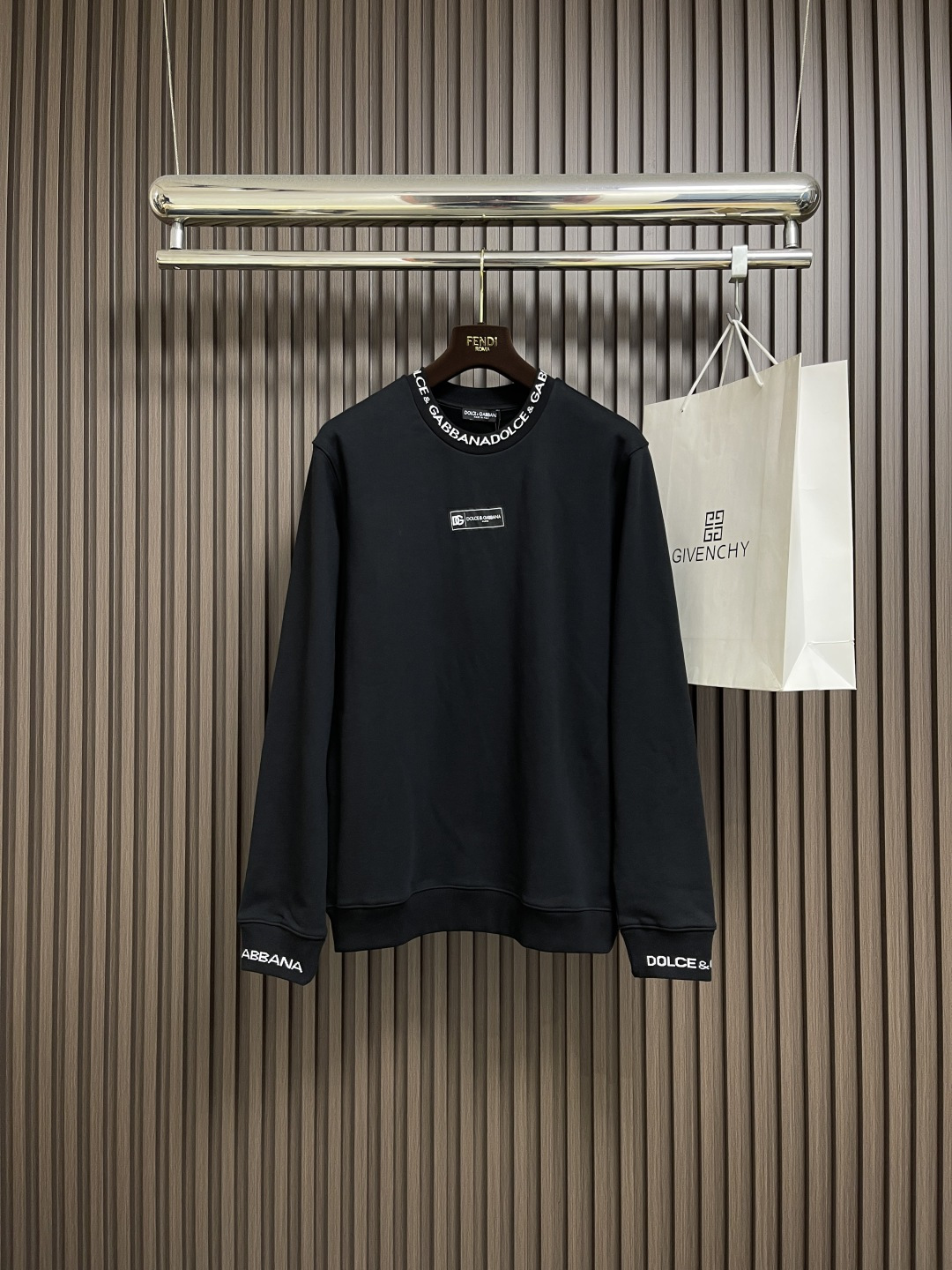 NO:567731,DOLCE &GABBANA DG 2025SS new jacquard ribbed logo round neck sweatshirt, customized fabric 400g pure cotton fabric, loose fit, super handsome upper body, same style for men and women. Size 44-54 M-4XL,,Dolce&Gabbana,hoodie,sweatshirts,alexander wang19860909DOLCE &GABBANA DG 2025SS新款提花罗纹Logo圆领卫衣 定制面料 400g纯棉面料 宽松版型 上身超级帅 男女同款.尺码44-54 M-4XL,,Dolce&Gabbana,hoodie,sweatshirts,alexander wang,Men's clothing