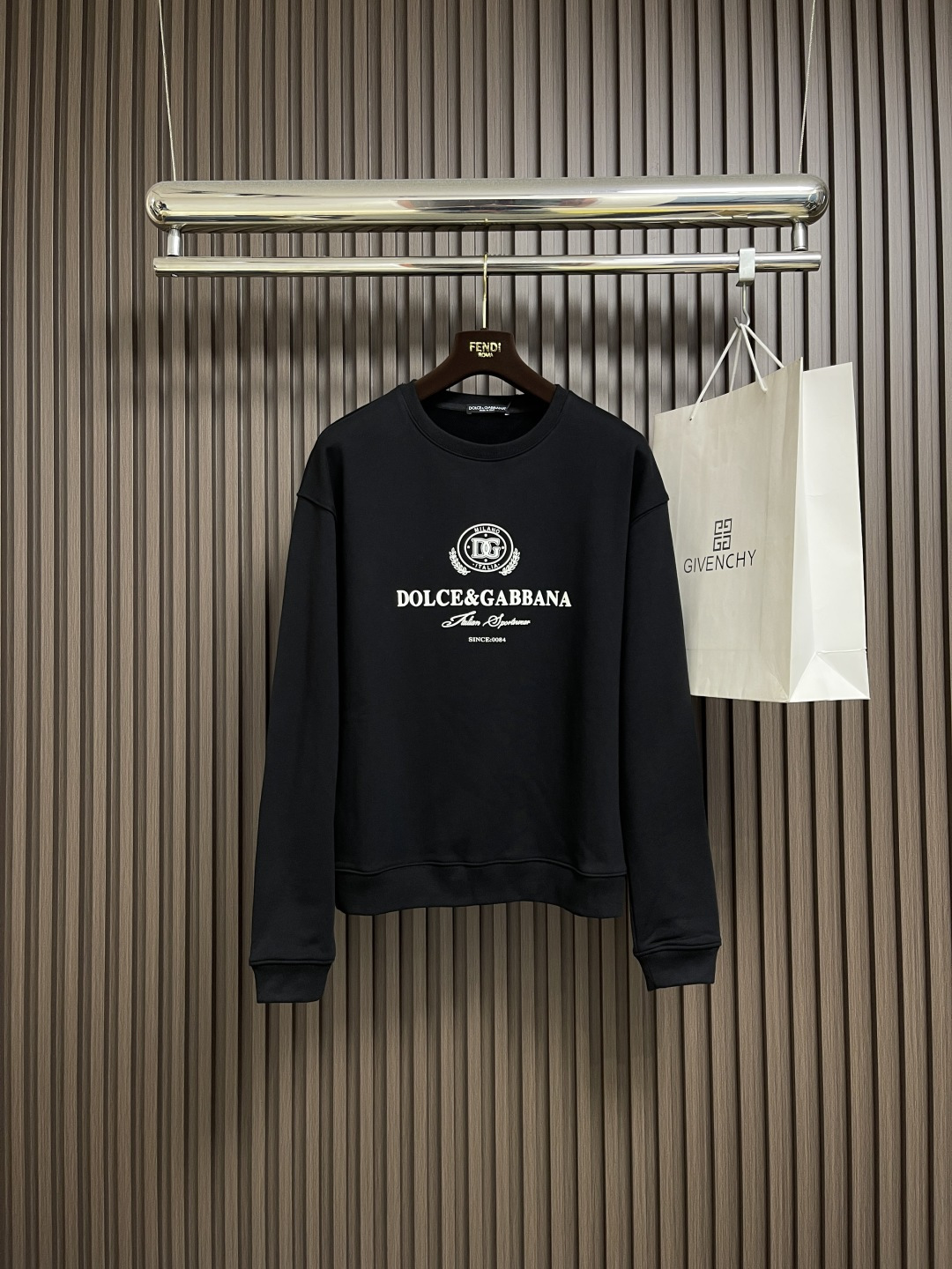 NO:567733,DOLCE &GABBANA DG 2025SS new logo printed round neck sweatshirt, customized fabric 400g pure cotton fabric, loose fit, super handsome upper body, same style for men and women. Size 44-54 M-4XL,,Dolce&Gabbana,hoodie,sweatshirts,alexander wang19860909DOLCE &GABBANA DG 2025SS新款Logo印花圆领卫衣 定制面料 400g纯棉面料 宽松版型 上身超级帅 男女同款.尺码44-54 M-4XL,,Dolce&Gabbana,hoodie,sweatshirts,alexander wang,Men's clothing