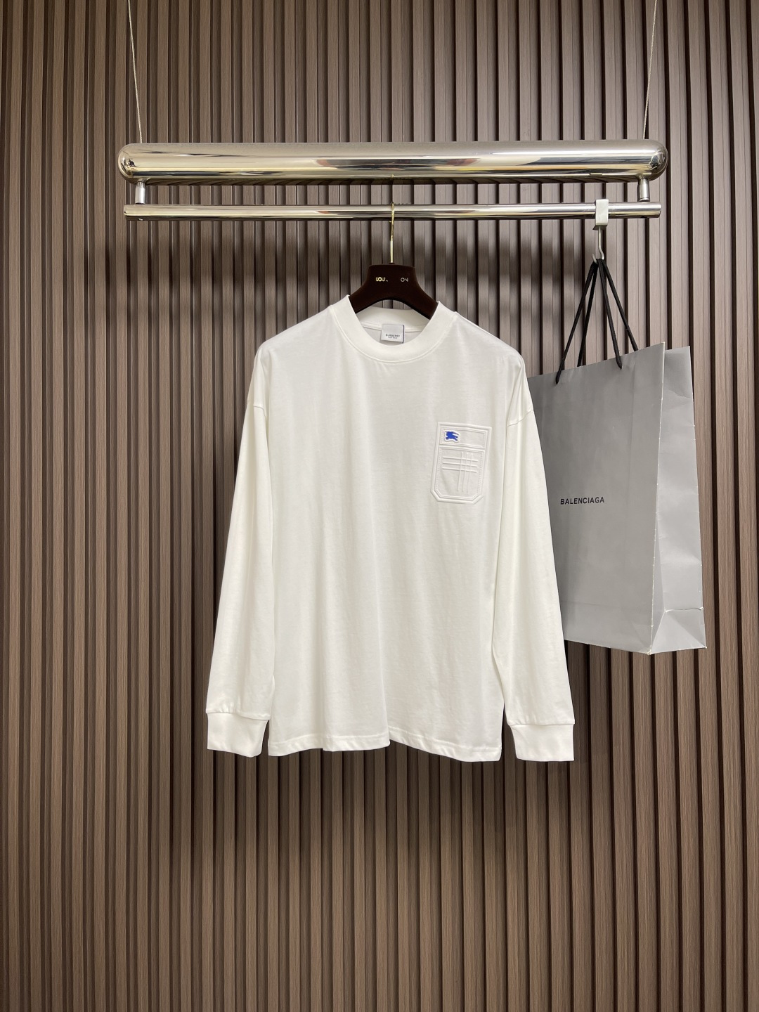 NO:571287,Burberry 2025SS early autumn new bottoming shirt long-sleeved T-shirt, made of Xinjiang long-staple cotton, treated with liquid ammonia, the bottom hem is half-stitched and the whole dress is washed, super skin-friendly. Size M-3XL, burberry, tees, t-shirt, alexander wang19860909Burberry 2025SS早秋新款打底衫长袖T恤,新疆长绒棉制造,液氨处理,底边挑脚半针整件衣服水洗,穿着超亲肤.尺码M-3XL,,burberry,tees，t-shirt,alexander wang,Men's clothing