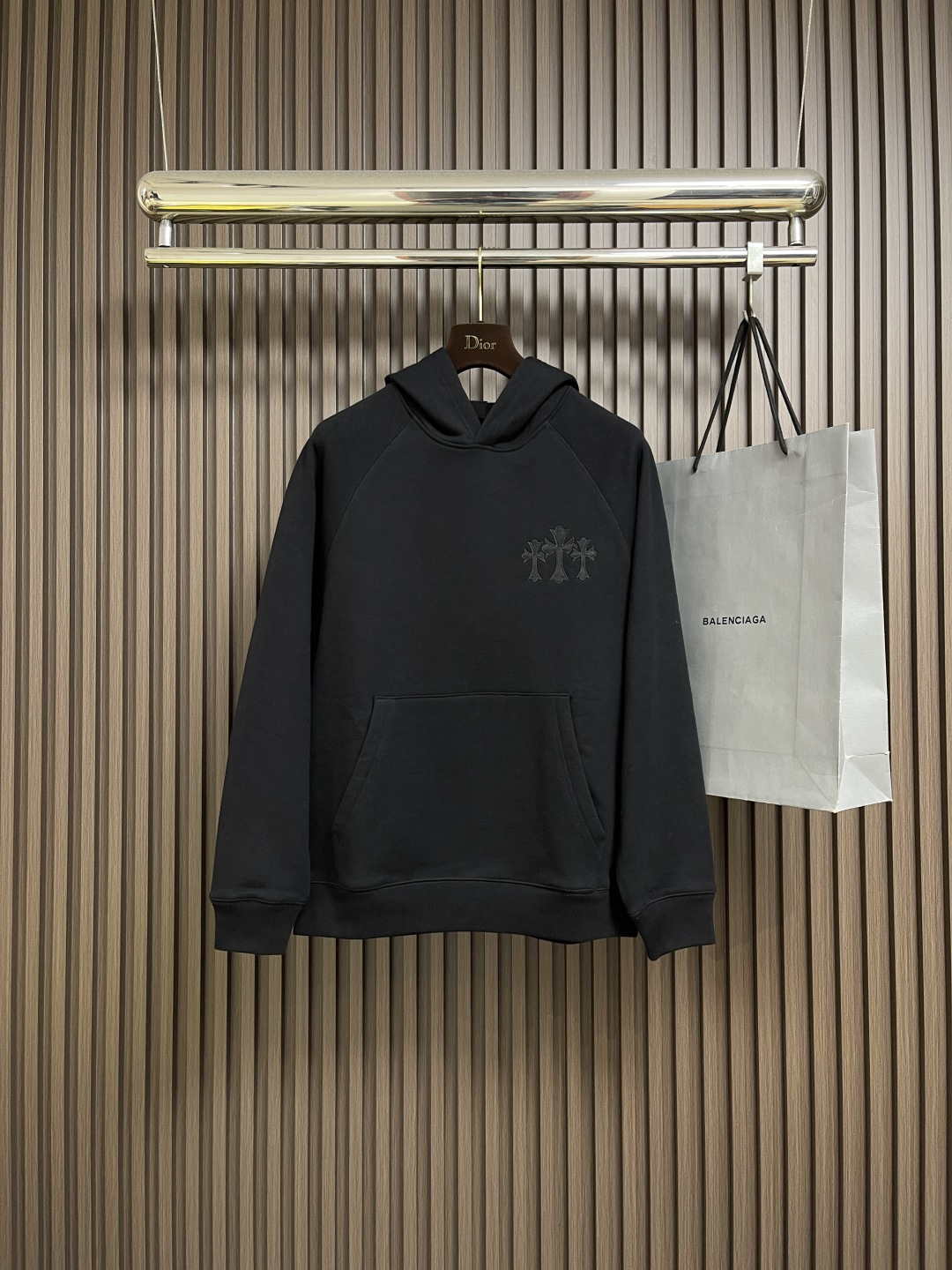 NO:569772,Come Hearts CH 2025SS American acid washed distressed laser burnt appliqué embroidered casual hooded sweatshirt for couples, customized fabric 440g tripe terry fabric!  American-style acid-washed and distressed original fabric, laser burnt pattern + patch embroidery, exquisite embroidery of letters!  Heavy washing makes the clothes very soft!  Not picky, the upper body is absolutely stylish and extremely luxurious. Sizes S-XL, hoodie, sweatshirts, hats, alexander wang19860909Come Hearts CH 2025SS美式酸洗做旧激光烧花贴布绣情侣休闲连帽卫衣,定制面料440克牛肚毛圈面料！美式酸洗做旧原身布激光烧花＋贴布绣 字母精致刺绣！经过重水洗使得衣服很柔软！不挑人 上身绝对的有型 极度奢华.尺码S-XL,,hoodie,sweatshirts,hats,alexander wang,Men's clothing