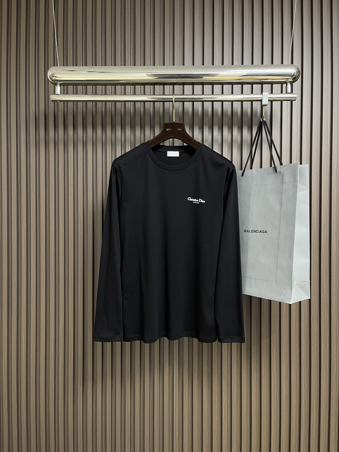 NO:656780,Dior 2025ss new autumn and winter long-sleeved T-shirt, classic logo design, versatile customized fabric, soft and delicate, comfortable and breathable, extremely skin-friendly, a basic model that is indispensable in men's wardrobe. It is a low-key design and a must-have. Sizes 48-56, dior, tees, t-shirt, alexander wang19860909Dior 2025ss秋冬新品长袖T恤,经典Logo设计,百搭款定制面料,柔软细腻 舒适透气,亲肤感极高,男人的衣柜都少不了基础款 是低调的设计 必备款.尺码48-56,,dior,tees，t-shirt,alexander wang,Men's clothing