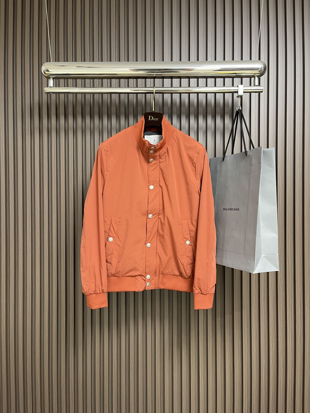 NO:654188,BrunelloCucinelli Brunello．  Cucinelli BC 2025ss early autumn new jacket, accessories are all original custom-made, advanced custom-made imported fabrics, extracted from natural plant fibers, lighter and thinner than ordinary cotton fabrics, soft to the touch, comfortable to wear, not easy to irritate the skin at all, the fabric has good hygroscopicity and breathability, size M-3XL,, brunello cucinelli, jackets & coats, jackets & coats, alexander wang19860909BrunelloCucinelli布鲁内洛．库奇内利BC 2025ss早秋新款夹克外套,辅料全部原版定制出品,高级定制进口面料,以天然植物纤维提炼出来,比一般棉织物轻薄 手感柔软,穿着舒适 完全不易有刺激皮肤 面料吸湿性、透气性良好 尺码M-3XL,,brunello cucinelli,jackets & coats,jackets & coats,alexander wang,Men's clothing