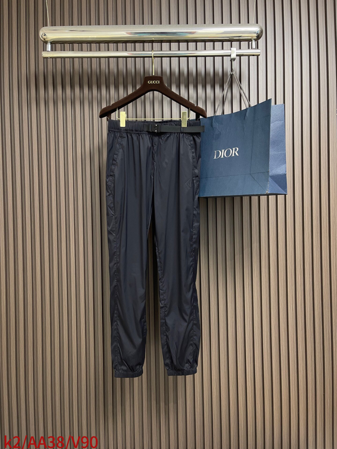 NO:756863,LP Loropiana leggings casual pants, neat cuts visible to the naked eye, straight slim fit!  Dense and neat wiring, customized hardware with logo engraving, classic placket zipper, basic style, not too picky!  Size M-3XL,,loro piana,loro piana,19860909LP Loropiana 束腿休闲裤 肉眼可见的利落裁剪,直筒修身款裤型！密实齐整走线,客供定制五金并有logo雕刻,经典门襟拉链,基础款,上身不挑人！尺码M-3XL,,loro piana,loro piana,,Men's clothing