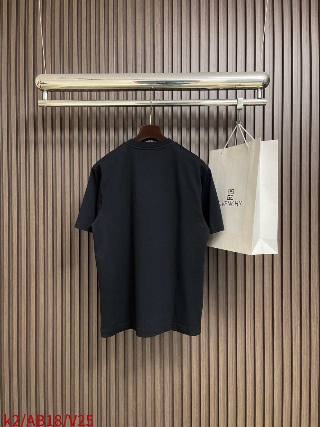 🛒🛒Burberry 叠章战马圆短袖T恤，采用15支特纺紧密棉，克重为230gm2；搭配32支高克重1x