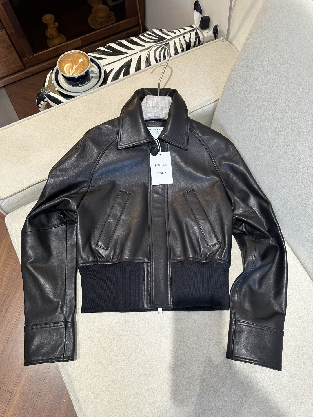 Кожаная куртка Bottega Veneta с застёжкой