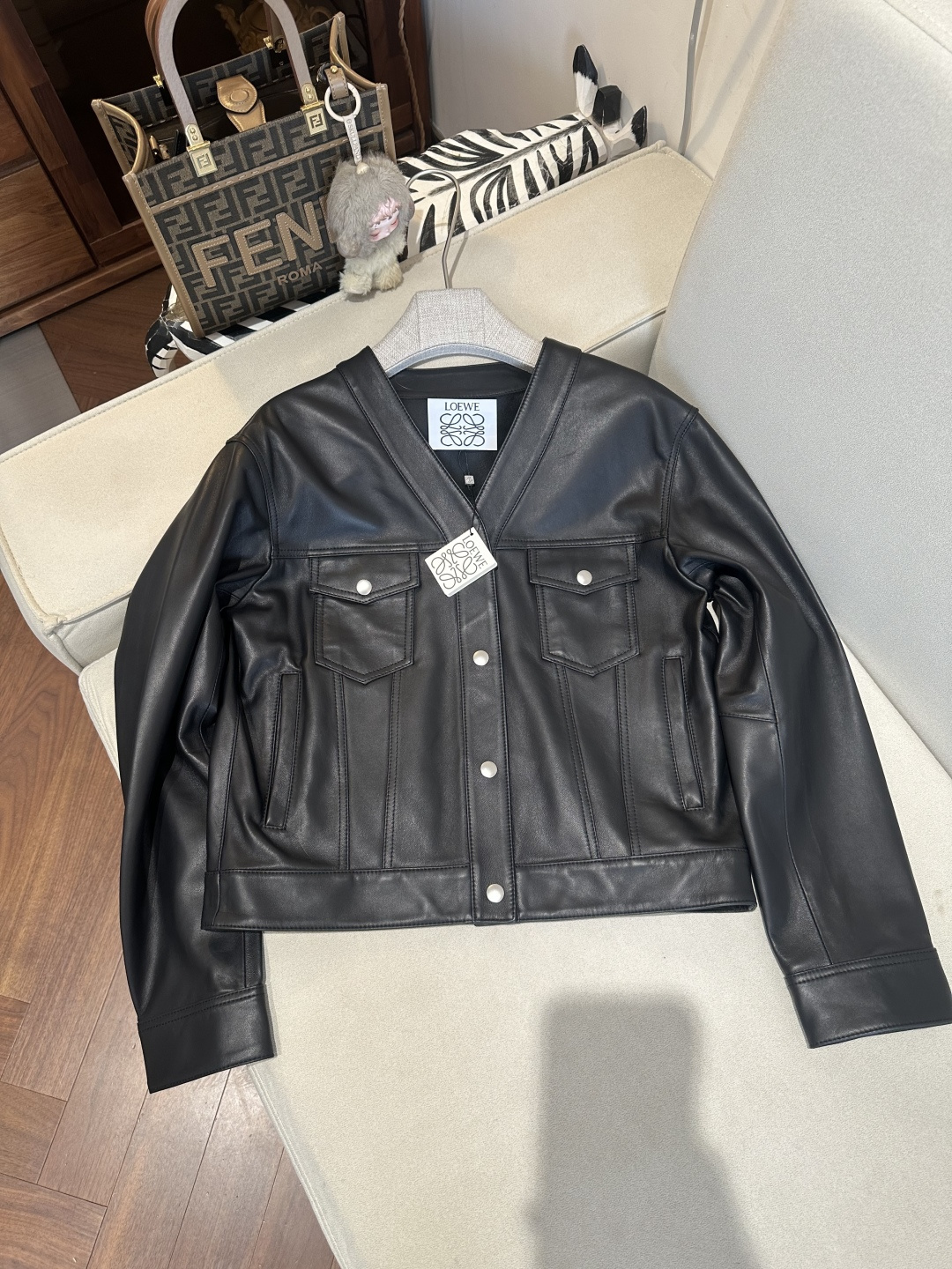 NO:892350,Loew*e is accepting orders...^_^Italian imported lambskin with special sealing technology S-XL, Loewe-clothing, loewe, loewe, sheepskin,19860909Loew*e 接单中…^_^意大利进口羔羊皮特殊封膜工艺S-XL,罗意威-服装,loewe,loewe,sheepskin,,Women's clothing