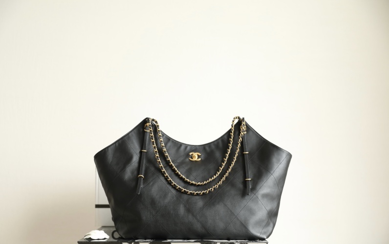 Chanel 25s Maxi Shopping Bag - Black C-081, Golden Hardware, Calf Leather 1 Chanel 25s Maxi Shopping Bag - Black C-081, Golden Hardware, Calf Leather