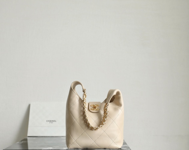 Chanel 25P Hobo Bag, Small, Light Apricot, Grained Lambskin, Gold Hardware 1 Chanel 25P Hobo Bag, Small, Light Apricot, Grained Lambskin, Gold Hardware