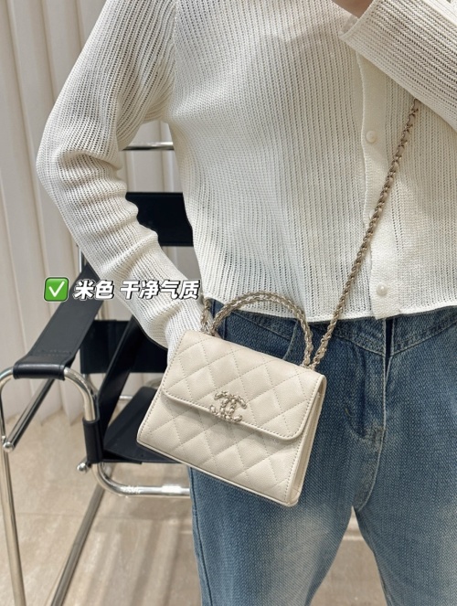 Elegant Quilted Beige Top Handle Bag with Chain Strap 1 Elegant Quilted Beige Top Handle Bag with Chain Strap