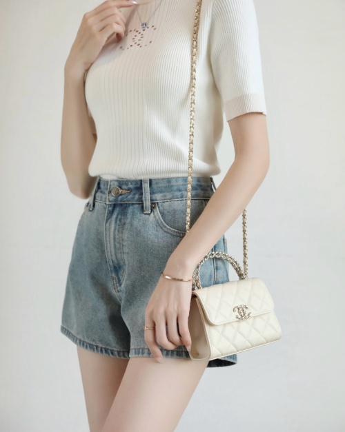 Elegant Quilted Leather Chain Bag with Top Handle, Versatile for Any Occasion 1 Elegant Quilted Leather Chain Bag with Top Handle, Versatile for Any Occasion