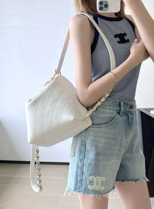Elegant White Hobo Backpack with Chain Detail Versatile Shoulder Bag 1 Elegant White Hobo Backpack with Chain Detail Versatile Shoulder Bag