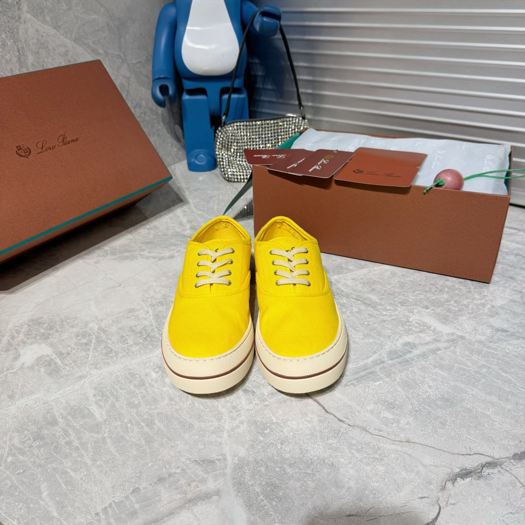 NO:882775,LP Couple Canvas Shoes Very versatile and slimming canvas shoes!  This season’s canvas shoes can be considered gods!  Must stay!  There really is no choice of outfits for any age group. Fresh and cute style, minimalist old-money style, sweet-cool-hot style, urban commuting style... there are so many styles to choose from!  And it can be matched with couples who are out of the circle!  Sisters who like low-key luxury, hurry up and get fashionable outfits with your teammates!  The upper is imported washed denim, the lining is original customer-supplied breathable canvas, the outsole is exclusive private mold rubber outsole, size 35-40, regular size (40 customized, non-refundable), buy the larger card size, men's model 39-45 (45, customized, non-returnable), casual shoes/sports shoes, loro piana, sneakers19860909LP情侣帆布鞋 巨百搭又显瘦的帆布鞋！这一季可以封神的帆布鞋！必须留下！真的是不挑任何年龄段的穿搭 清新可爱风、极简老钱风、甜酷热辣风、都市通勤风…太多太多穿搭！而且又能搭配出出圈的情侣搭配！喜欢低调奢华的姐妹赶快和你们的队友一起get时髦穿搭！ 鞋面进口水洗牛仔布 内里原版客供透气帆布 大底独家私模橡胶大底 size35-40 正码(40定做不退换)卡码买大 男款39-45（45定制不退换）,休闲鞋/运动鞋,loro piana,sneakers,Women's Shoes