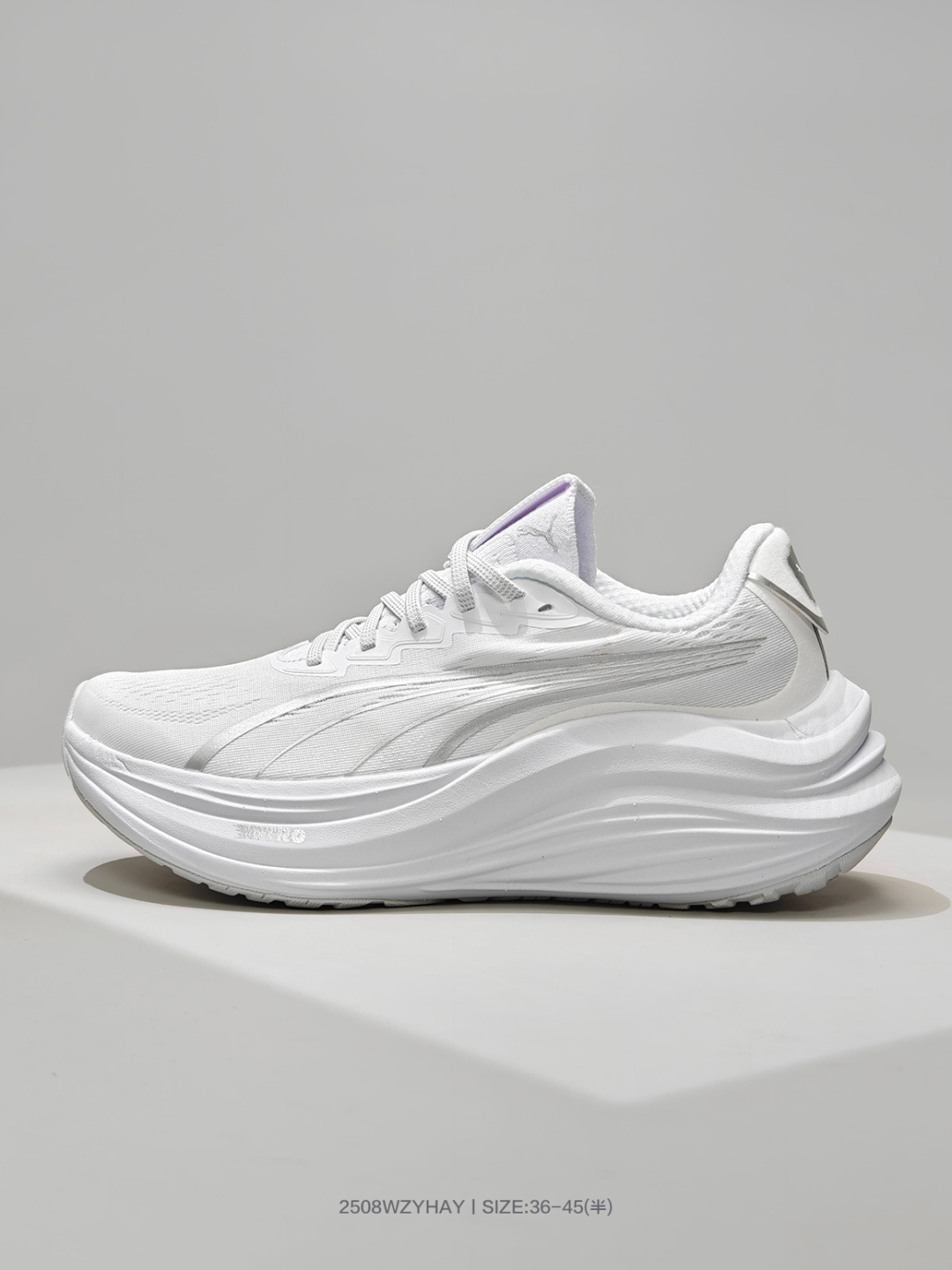 彪马Puma Race TO Beat The Elite 低帮专业越野户外跑步鞋 这款鞋5mm的前后掌落差能让你贴近自然跑的步态 使你的身体对鞋子的缓震和支撑特性依赖变少 从而增加自身的下肢力量 鞋底防滑性能在下坡的石板台阶和原始路面都有很好的表现 厚底设计 在快速下坡时起到缓震保护作用 减少重力给予脚踝 膝部 髋关节等处带来的冲击力 310088 04 编号:2508WZYHAY