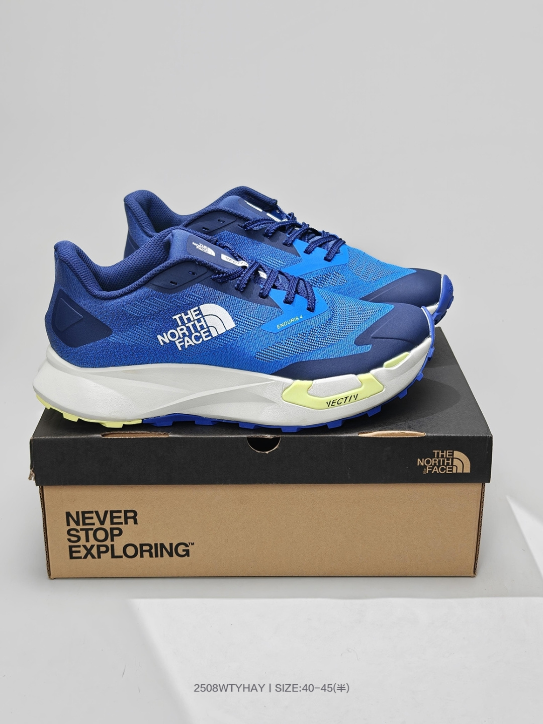 🈴💰160
北面The North Face Vectiv系列越野跑鞋TNF 今年新出Vectiv系列跑鞋一共有4款，包括Summit Vectiv Pro、Summit VectivSky、Vectiv Infinite 2 和Vectiv Enduris 3，前两双定位Summit巅峰系列，后两双则定位入门款。之前在hoka设计了TectonX的设计师 Matt Head 操刀了整个系列。每款有多种配色，在我看来整个系列黄黑配色颜值最高，我试穿了一下，中底Pebax +EVA 的混合真的非常地弹，有种坐上头等舱的感觉 NS97R04A

码数：40 40.5 41 42 42.5 43 44 44.5 45
编号：2508WTYHAY