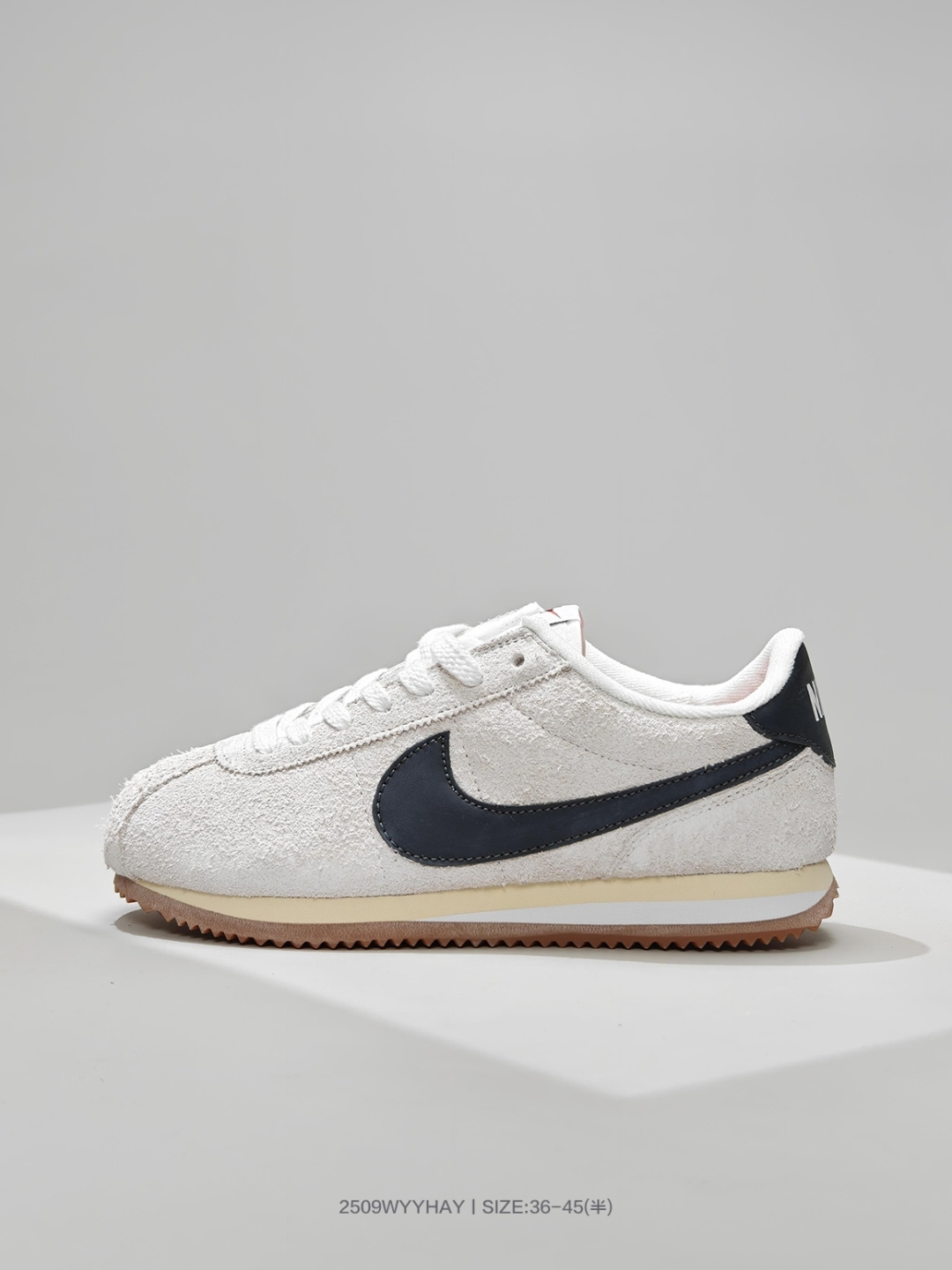 💰100
耐克Nike Classic Cortez 全新配色经典阿甘休闲跑步鞋 货号：FJ2530 102

码数：36 36.5 37.5 38 38.5 39 40 40.5 41 42 42.5 43 44 45
编号：2509WYYHAY
