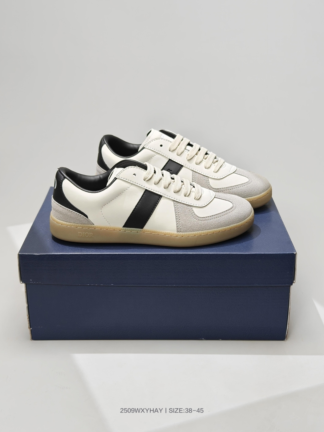 🈴💰130
法国奢侈品品牌·香奈儿Chanel Laminated Calfskin Suede Low 2025系列薄底轻便百搭休闲运动鞋 3SN328RHH06941
码数:38 39 40 41 42 43 44 45
编号:2509WXYHAY