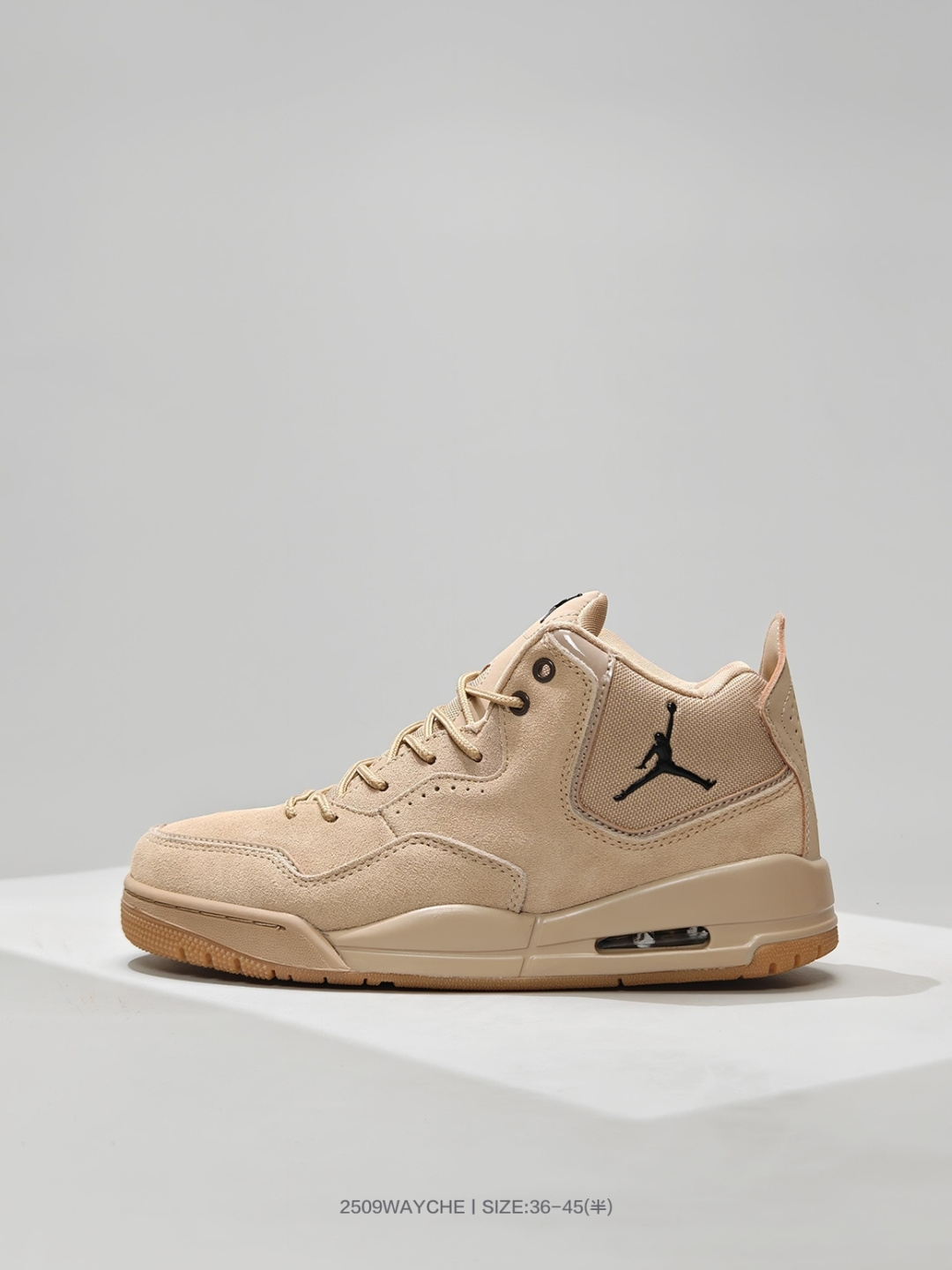 乔丹Nike AIR JORDAN COURTSIDE 23 人气单品AJ23代柔软舒适,是作为Air Jordan 3到Air Jordan 4之间的过渡产品,和Air Jordan 3的造型非常相似,可视化NIKE AIR缓震配置,营造柔软舒适的脚感,橡胶外底,在多种地面均有出色抓地力 货号:AT0057 200 编号:2509WAYCHE