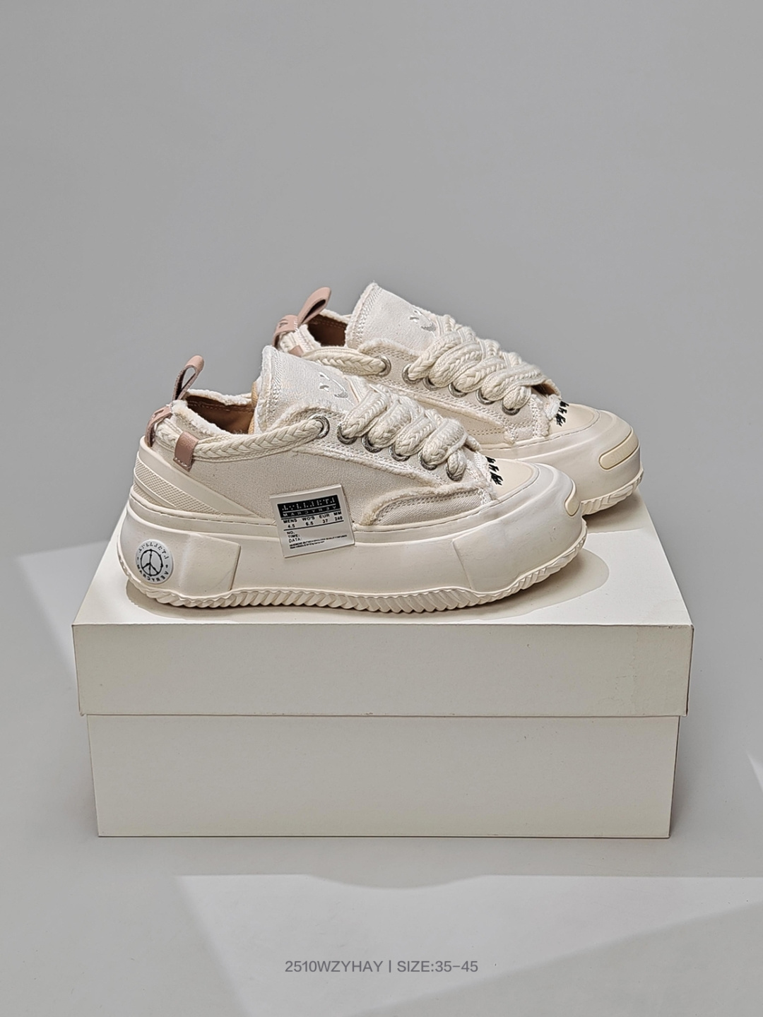 🈴💰150
❗️明星都穿它 "SMILENCE"隐藏款!!吴建豪个人主理潮流品牌xVESSEL G.O.P. 2.0 MARSHMALLOW Lows 2.0棉花糖开口笑系列解构重叠厚底软木低帮百搭增高帆布硫化板鞋 S22X42W
码数:35 36 37 38 39 40 41 42 43 44 45
编号:2510WZYHAY