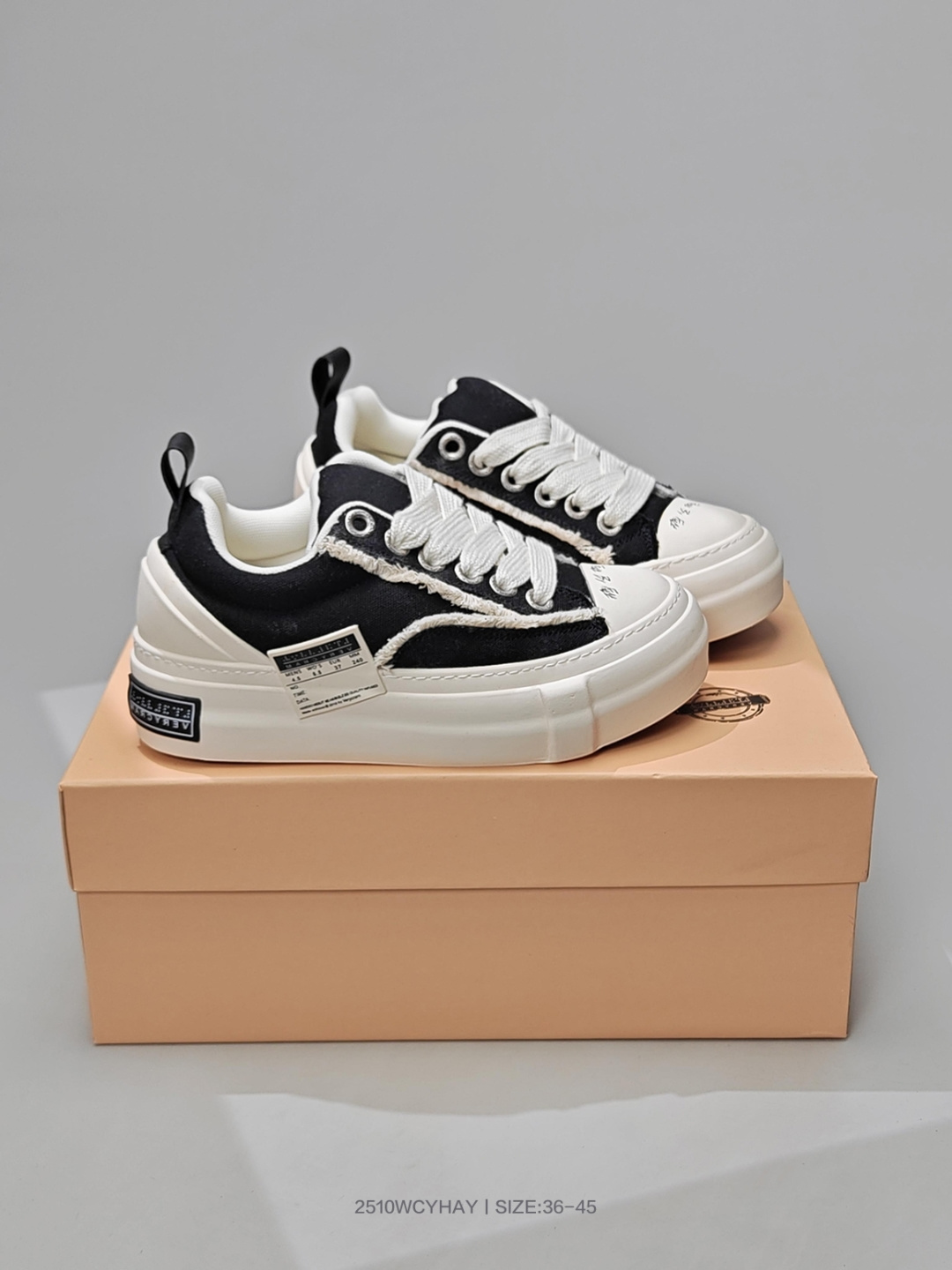 🈴💰140
吴建豪个人新锐品牌xVESSEL G.O.P Mule Slip On 重工解构厚底软木百搭乞丐风增高板鞋
古法手工艺与皮鞋工艺完美结合制造 世界上第一双软木酥化鞋 时尚运动鞋 货号：S23X22W

码数：36 37 38 39 40 41 42 43 44 45
编号：2510WCYHAY