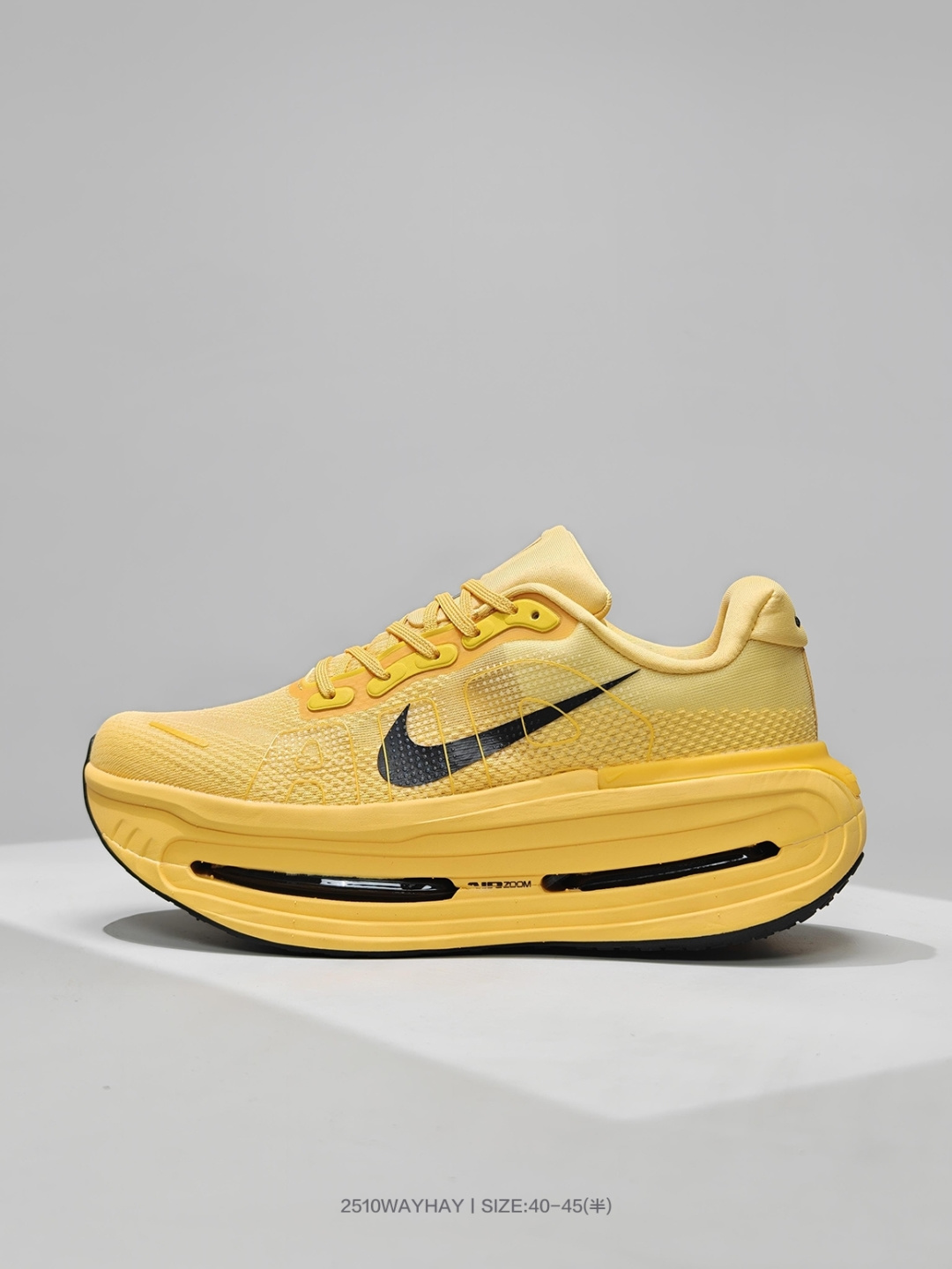 耐克Nike Air Zoom Pegasus Premium 新款气垫缓震休闲跑步鞋 货号:HQ2050 012 Pegasus Premium 搭载了 Nike 最先进的三重技术 为跑者提供超强的响应缓冲这款鞋被誉为有史以来响应最快的跑鞋 为跑者提供最大能量反馈 鞋面采用多层覆盖和加固设计 确保足够的支撑和结构 而鞋舌设计则增加了透气性 让跑者能够更轻松地奔跑 编号:2510WAYHAY