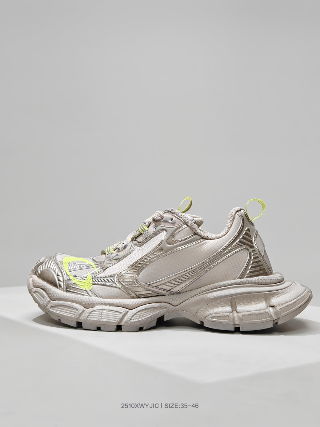 💰310
BAGA巴黎家3XL袜子鞋 复古休闲运动鞋系列 推出探索时尚界对于原创与挪用的概念、以全新系列致敬传承与经典，以标志性Balega廓形和抽象大底，碰撞出诙谐又和谐的新创意、原版一比一做法、鞋面高密度飞织 组合大底、正品全套包装货号：734734 W3XL5 1325

码数：35 36 37 38 39 40 41 42 43 44 45 46
编号：2510XWYJIC