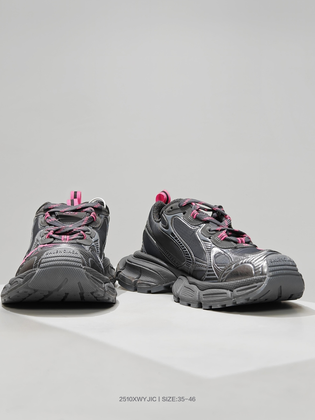 💰310
BAGA巴黎家3XL袜子鞋 复古休闲运动鞋系列 推出探索时尚界对于原创与挪用的概念、以全新系列致敬传承与经典，以标志性Balega廓形和抽象大底，碰撞出诙谐又和谐的新创意、原版一比一做法、鞋面高密度飞织 组合大底、正品全套包装货号：734734 W3XL5 1325

码数：35 36 37 38 39 40 41 42 43 44 45 46
编号：2510XWYJIC