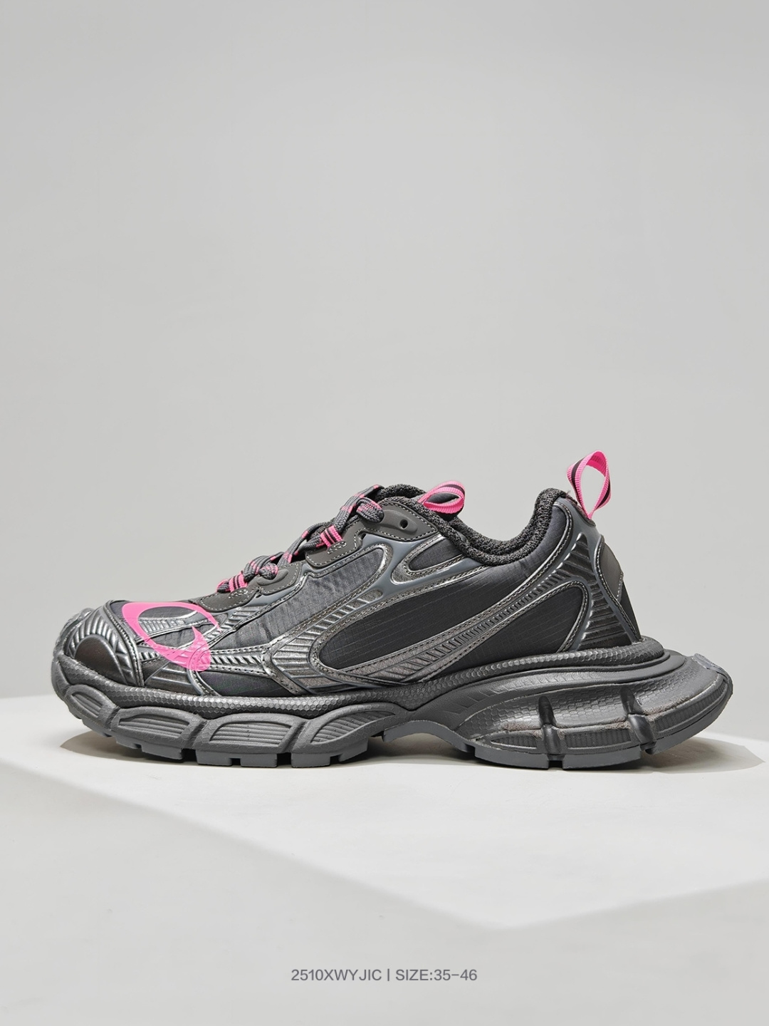 💰310
BAGA巴黎家3XL袜子鞋 复古休闲运动鞋系列 推出探索时尚界对于原创与挪用的概念、以全新系列致敬传承与经典，以标志性Balega廓形和抽象大底，碰撞出诙谐又和谐的新创意、原版一比一做法、鞋面高密度飞织 组合大底、正品全套包装货号：734734 W3XL5 1325

码数：35 36 37 38 39 40 41 42 43 44 45 46
编号：2510XWYJIC