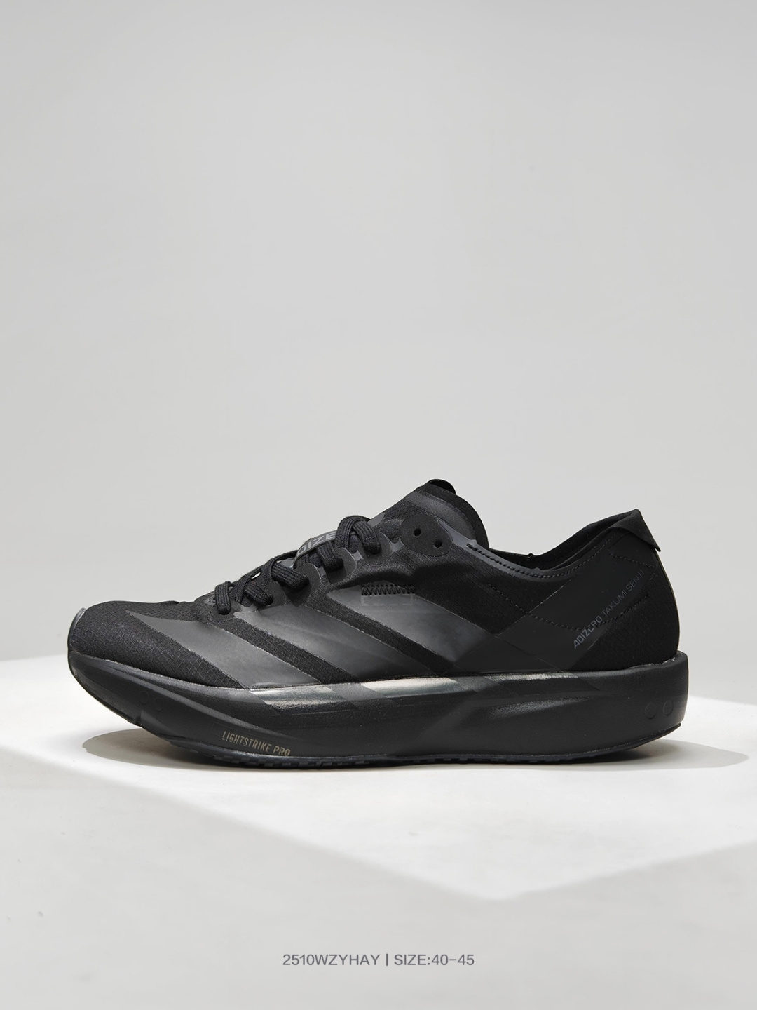 阿迪达斯Adidas Adizero Takumi Sen 10 M 耐磨减震专业跑步鞋 JQ2817 adidas跑鞋设计总是呈现出一种经典低调的感觉,但Ultra Boost与Alphabounce这两个系列的出现,让市场掀起了一阵潮流 这款adidas Duramo 虽然不及前面那两款鞋子那么耀眼,但其主打的cloudfoam科技还是非常让人期待的.Cloudfoam是adidas家的另一种减震科技,减震性能不错,能够给脚底提供舒适的缓震感受 编号:2510WZYHAY