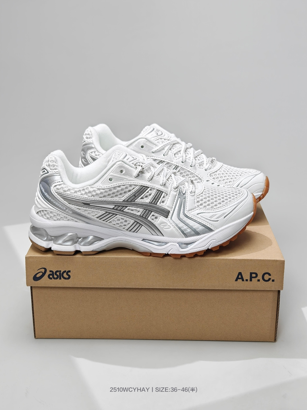亚瑟士Asics Gel-Kayano 14 休闲透气运动专业跑鞋 采用工程弹性双层再生针织密度鞋面材质 后跟3D可视GEL缓震乳胶物料 升级FF BLAST PLUS全新缓震中底部位科技材质 外置高耐磨橡胶外底 稳步升级,跑出节奏 货号:1203A727 100 编号:2510WCYHAY