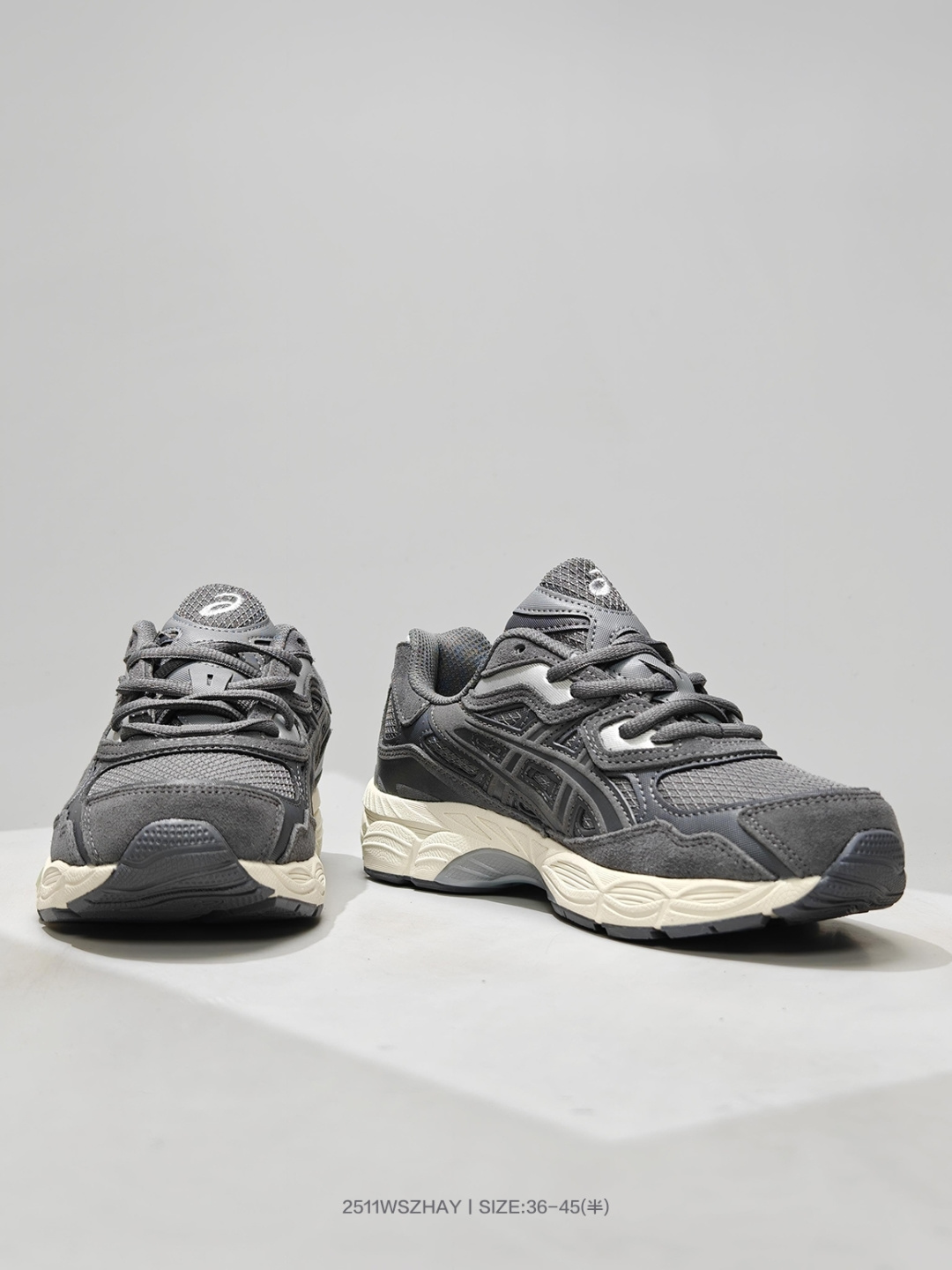 💰135
亚瑟士Asics Gel-NYC 亚瑟士运动休闲透气专业跑鞋 鞋面采用反绒皮与网布拼接 透气舒适兼具休闲时尚 结合简明的配色 展现品牌的传承及引领复古流行的主题 虎爪造型的LOGO 鞋身稳定包裹系统 支撑鞋身 经典宽大鞋型配备防偏移设计提升包裹性 穿着舒适鞋面透气孔设计 提供透气性 货号:1203A739 020
码数:36 37 37.5 38 39 39.5 40 40.5 41.5 42 42.5 43.5 44 45
编号:2511WSZHAY