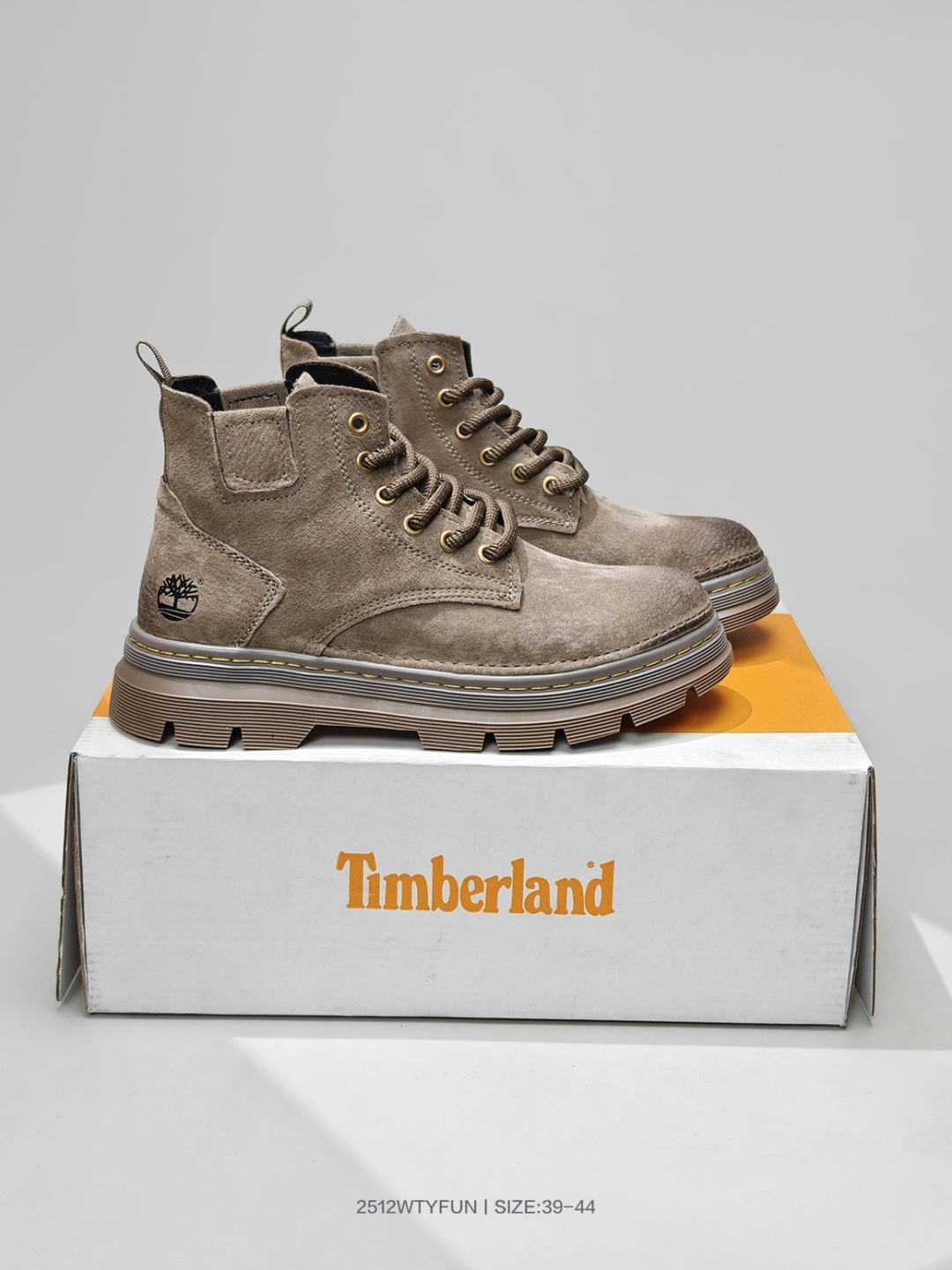 🈴💰160
Timberland添柏岚/天伯伦 经典款
中帮靴子 经典再造 大厂出品 全新工艺升级 秋冬新款
码数:39 40 41 42 43 44
编号:2512WTYFUN