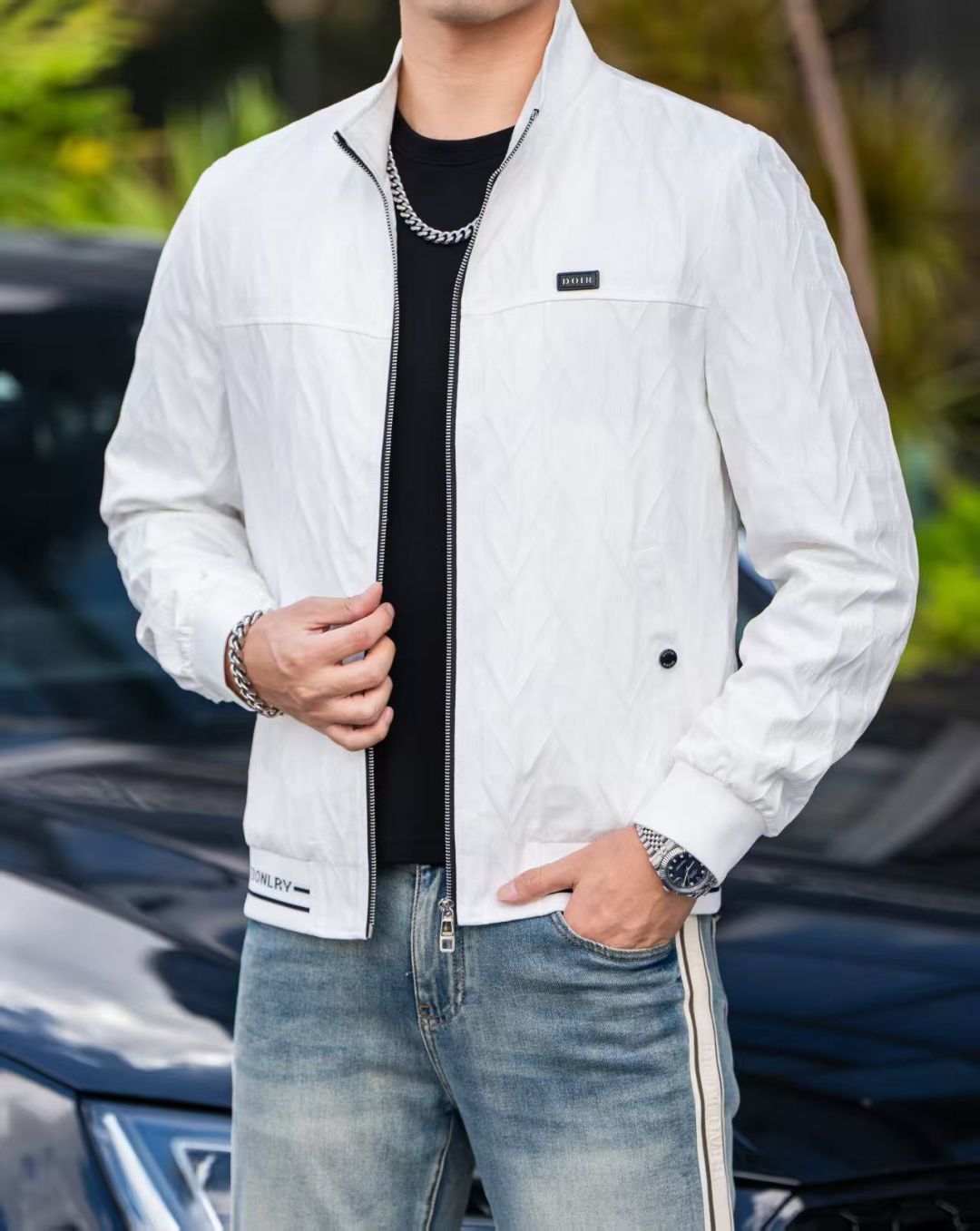 NO:537365,Dior New casual and fashionable jacket jacket for autumn and winter counters, with avant-garde design style, brand logo heavy industry embellishment design, delicate and comfortable, very light and not easy to wrinkle. Multiple craftsmanship The overall design is quite visual, the upper body is casual and stylish, with a certain degree of clarity, absolutely recommended at the most cutting-edge temperament of fashion, a must-have for urban casual. Size M-3XL,,dior,dior,jackets & coats,jackets & coats,alexander wang19860909Dior 迪奥 秋冬专柜新款休闲时尚夹克外套 超前卫设计风格 品牌logo重工点缀设计 细腻舒适 穿着非常轻便不易起皱.多重重工艺 整体的设计颇具视觉感,上身休闲有型,有一定的挺括度,绝对走在时尚最尖端的气质感推荐,都市休闲必备.尺码 M-3XL,,dior,dior,jackets & coats,jackets & coats,alexander wang,Men's clothing