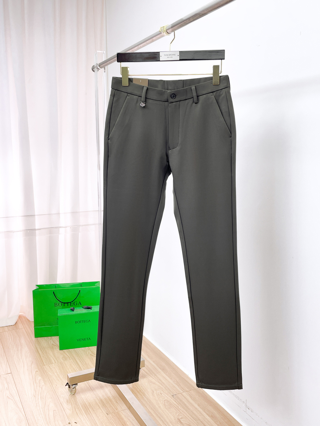 NO:652996,LP new arrival 2025 autumn and winter new products are available at counters. The best casual pants counters in physical stores are original 1:1 goods, suitable for all ages. The highest version of European imported fabrics on the market. Comfortable, soft and skin-friendly, with super upper body effect. Fashionable and versatile, straight and stylish, a wardrobe must-have!  Suitable for any occasion. Size: 30-38, loro piana, alexander wang19860909LP 新款来袭2025秋冬新款新品 专柜有售 实体店极品休闲裤专柜原版1:1好货,适合各个年龄段.市场最高版本的欧洲进口面料.舒适柔软亲肤,上身效果超级棒时尚百搭,笔挺有型,衣橱必备！适合任何场合穿着 尺码:30-38,,loro piana,alexander wang,Men's clothing