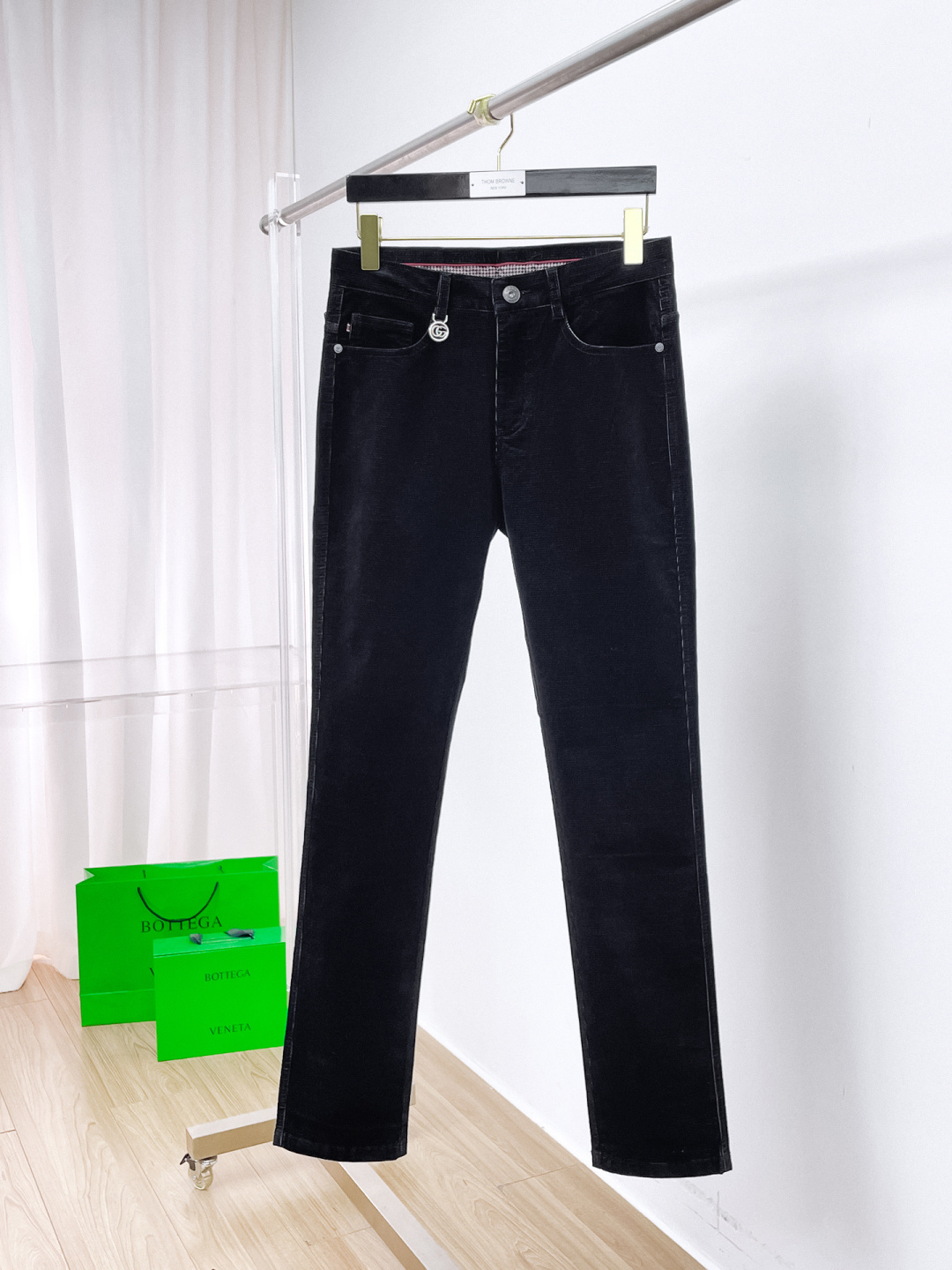 NO:652989,GUCCI Gucci new arrivals 2025 autumn and winter new products are available at counters. The best casual pants counters in physical stores are original 1:1 good products, suitable for all ages. The highest version of European imported fabrics on the market. Comfortable, soft and skin-friendly, the upper body effect is super fashionable and versatile, straight and stylish, a wardrobe must-have!  Suitable for any occasion. Sizes: 30-38, gucci, alexander wang19860909GUCCI 古奇 新款来袭2025秋冬新款新品 专柜有售 实体店极品休闲裤专柜原版1:1好货,适合各个年龄段.市场最高版本的欧洲进口面料.舒适柔软亲肤,上身效果超级棒时尚百搭,笔挺有型,衣橱必备！适合任何场合穿着 尺码:30-38,,gucci,alexander wang,Men's clothing