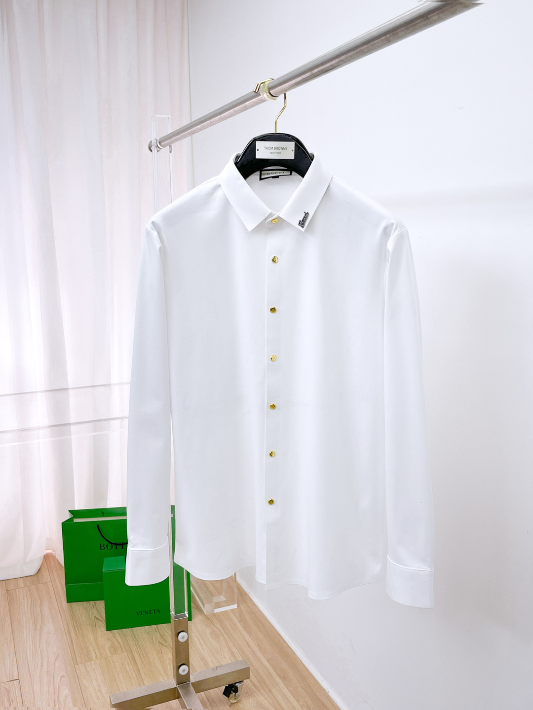 NO:623758,'GUCCI Gucci' original order. Hot item is coming. 2025ss official website new long-sleeved shirt, exquisite embroidered logo high-end version, counter customized fabric, high breathability and comfort, precision production, perfect detail processing, brand element design concept, reflecting high quality. Delicate and soft touch!  It presents a casual cut and the upper body shape is awesome!  Size M-3XL,,gucci,shirts,alexander wang19860909《GUCCI 古奇》 原单货. 爆款来袭 2025ss官网新款长袖 衬衫 衬衣,精美刺绣Logo 高端版本,专柜定制面料 透气舒适度高,精工制作,细节处理完美无可挑剔,品牌元素设计理念,体现高品质.手感细腻柔软！呈现休闲裁剪,上身版型超赞！码数M-3XL,,gucci,shirts,alexander wang,Men's clothing