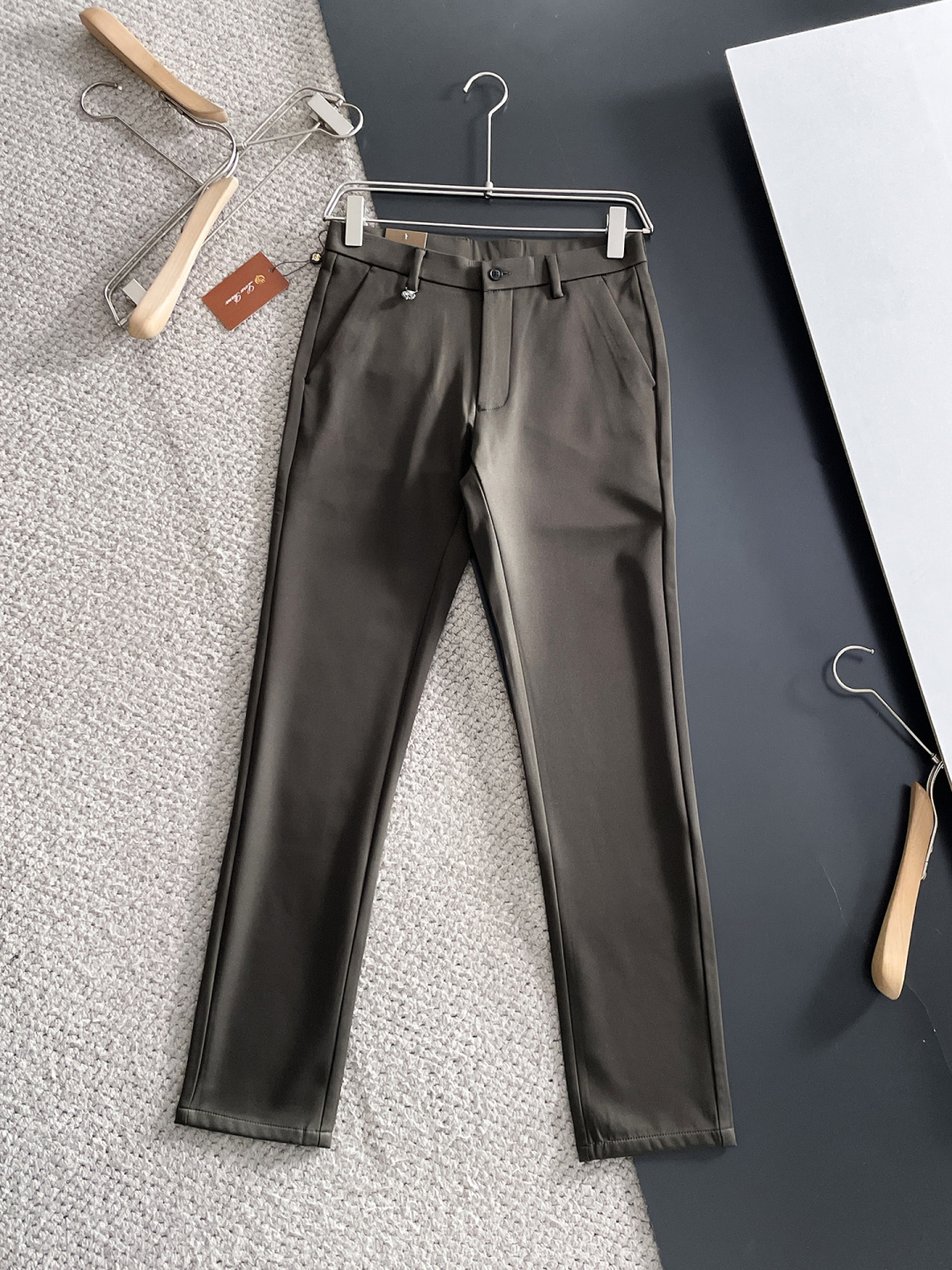 NO:599530,LP new arrival 2025 autumn and winter new products are available at counters. The best casual pants counters in physical stores are original 1:1 goods, suitable for all ages. The highest version of European imported fabrics on the market. Comfortable, soft and skin-friendly, with super upper body effect. Fashionable and versatile, straight and stylish, a wardrobe must-have!  Suitable for any occasion. Size: 30-38, loro piana, alexander wang19860909LP 新款来袭2025秋冬新款新品 专柜有售 实体店极品休闲裤专柜原版1:1好货,适合各个年龄段.市场最高版本的欧洲进口面料.舒适柔软亲肤,上身效果超级棒时尚百搭,笔挺有型,衣橱必备！适合任何场合穿着 尺码:30-38,,loro piana,alexander wang,Men's clothing