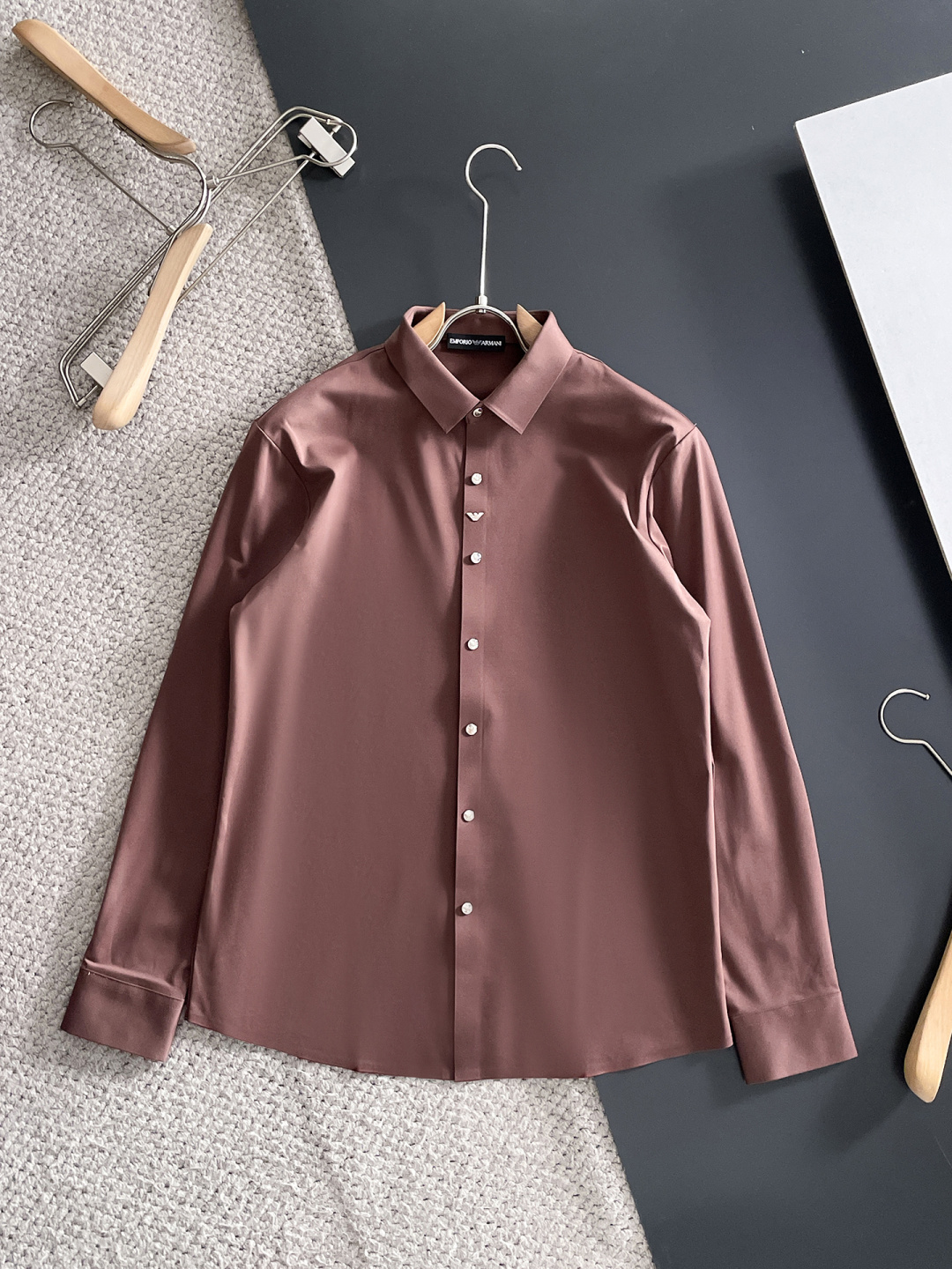 NO:601828,'Armani Armani' original order. Hot style coming 2025ss official website new long-sleeved shirt, exquisite embroidered logo high-end version, counter customized fabrics with high breathability and comfort, precision production, perfect detail processing, brand element design concept, reflecting high quality. Delicate and soft touch!  It presents a casual cut and the upper body shape is awesome!  Size M-3XL,,armani,armani,shirts,alexander wang19860909《 Armani 阿玛尼 》 原单货. 爆款来袭 2025ss官网新款长袖 衬衫 衬衣,精美刺绣Logo 高端版本,专柜定制面料 透气舒适度高,精工制作,细节处理完美无可挑剔,品牌元素设计理念,体现高品质.手感细腻柔软！呈现休闲裁剪,上身版型超赞！码数M-3XL,,armani,armani,shirts,alexander wang,Men's clothing