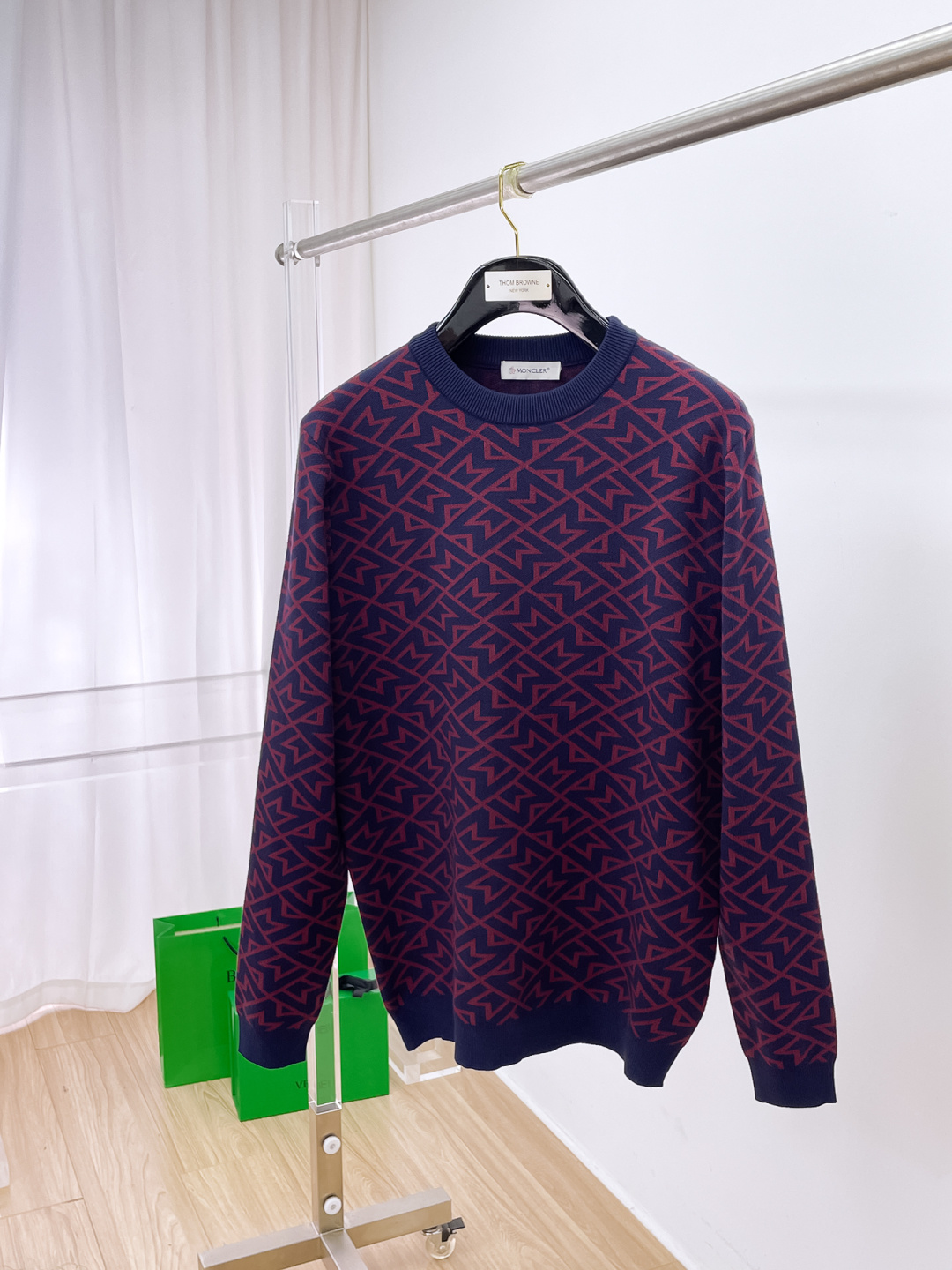 NO:661979,Mengkou 2025 autumn and winter new wool sweater. High-quality Italian imported wool blended fabric, high-density knitting, fashionable and versatile sweater, very handsome. Classic logo logo is more durable and less likely to deform. Counter version, various styles can be easily held. The classic fashion style that is sought after every year has become popular all over the world!  Size M-3XL (please state your height and weight when placing an order),,Moncler,sweaters, 19860909蒙口 2025秋冬新款羊毛毛衣 高品质意大利进口羊毛混纺面料,高密度针织,时尚百搭毛衣,帅气十足.经典Logo标志 更耐穿更加不易变形,专柜版型,各种风格都能轻松Hold住,年年被追捧的经典时尚款 已经风靡全球！ 码数M-3XL(下单请报身高体重),,Moncler,sweaters, ,Men's clothing