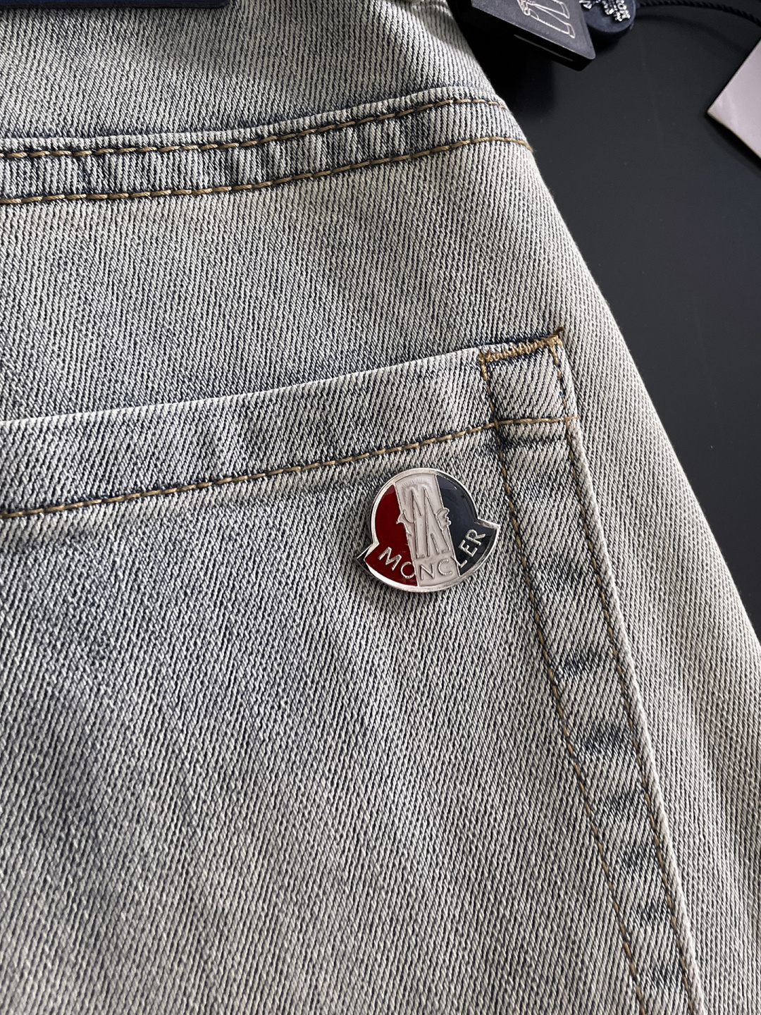 蒙口 男士丹宁牛仔裤，官宣画册海报穿搭款！ 客供高级进口的丹宁原色面料，特选日本冈山纯正13oz 盎司牛