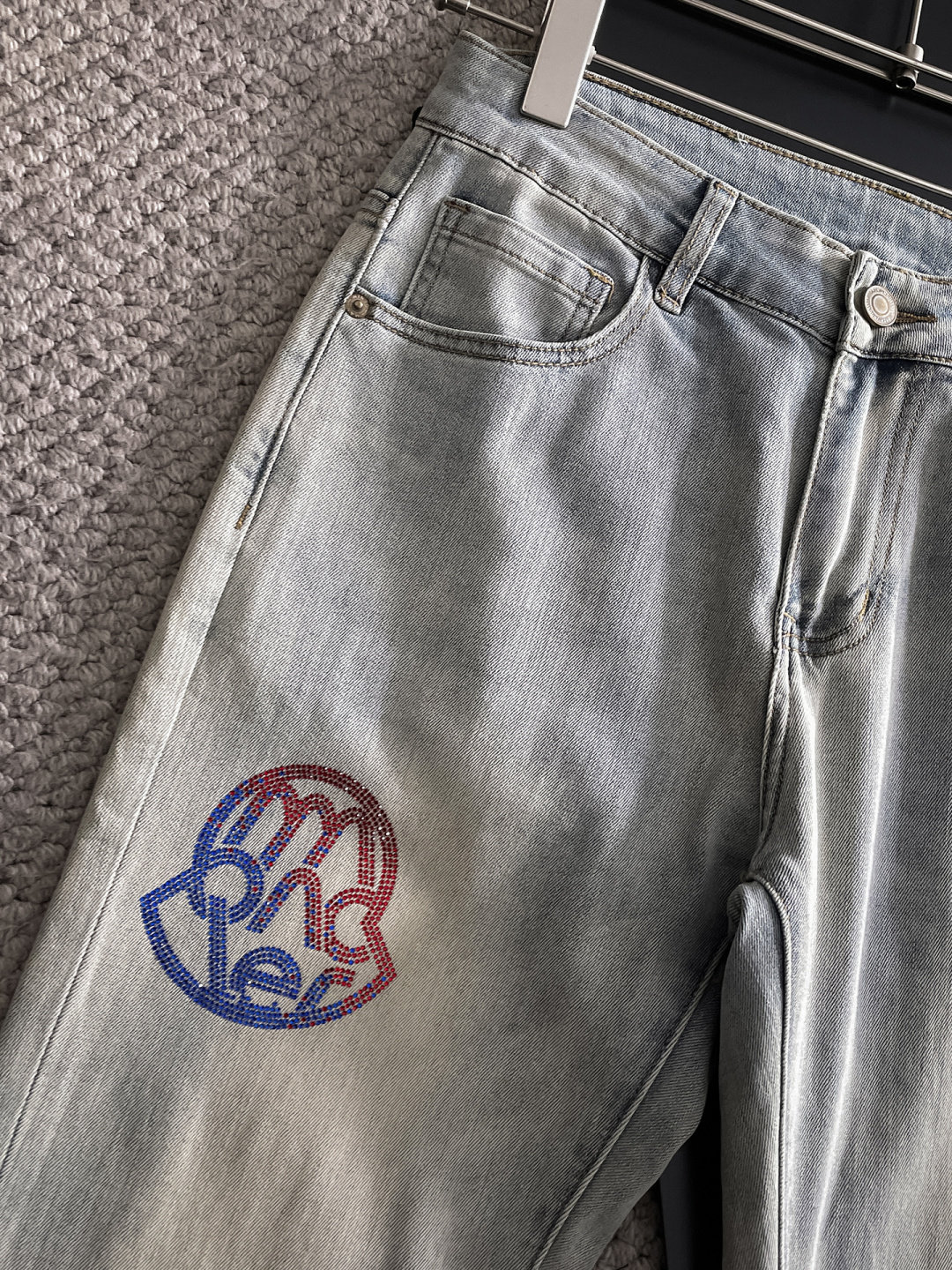 蒙口 男士丹宁牛仔裤，官宣画册海报穿搭款！ 客供高级进口的丹宁原色面料，特选日本冈山纯正13oz 盎司牛